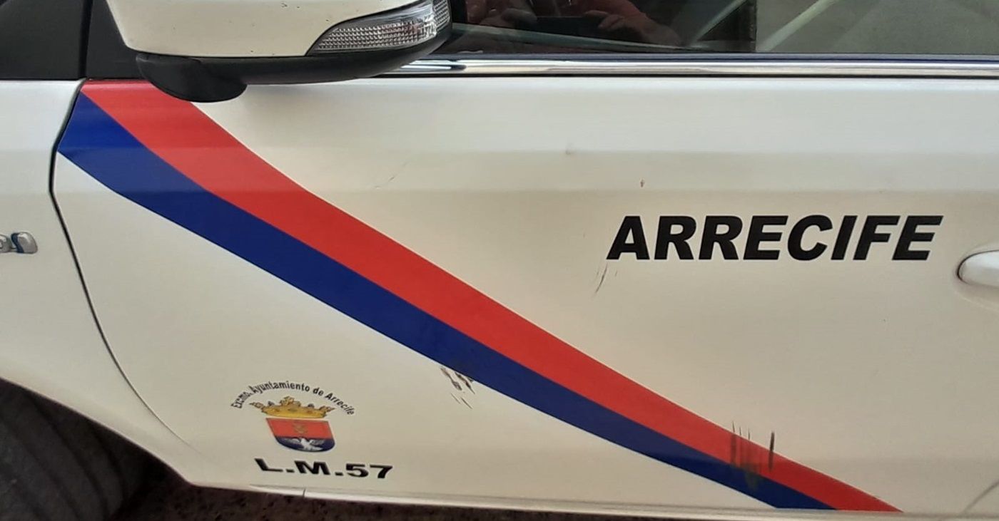 Cómo quedó el taxi tras el atraco y agresión (Foto; La Voz)