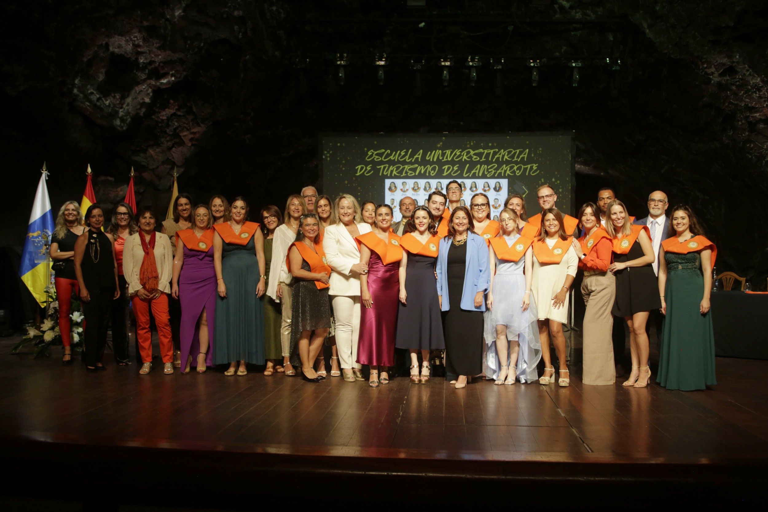 Graduación de los estudiantes de Turismo en Jameos (Fotos: Juan Mateos)