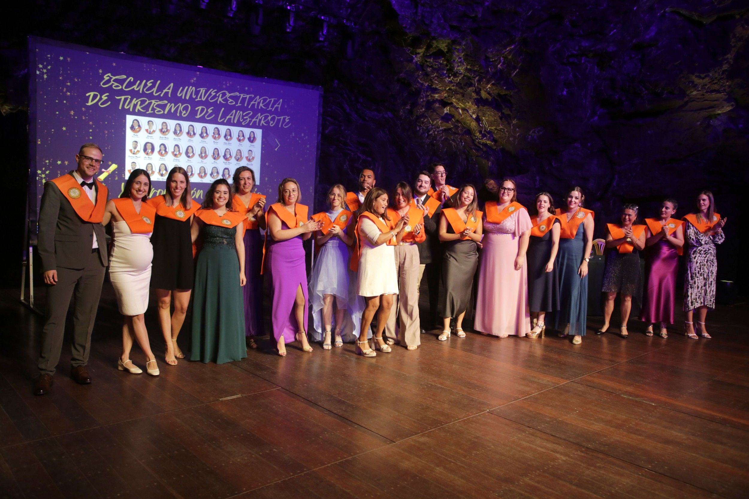 Graduación de los estudiantes de Turismo en Jameos (Fotos: Juan Mateos)