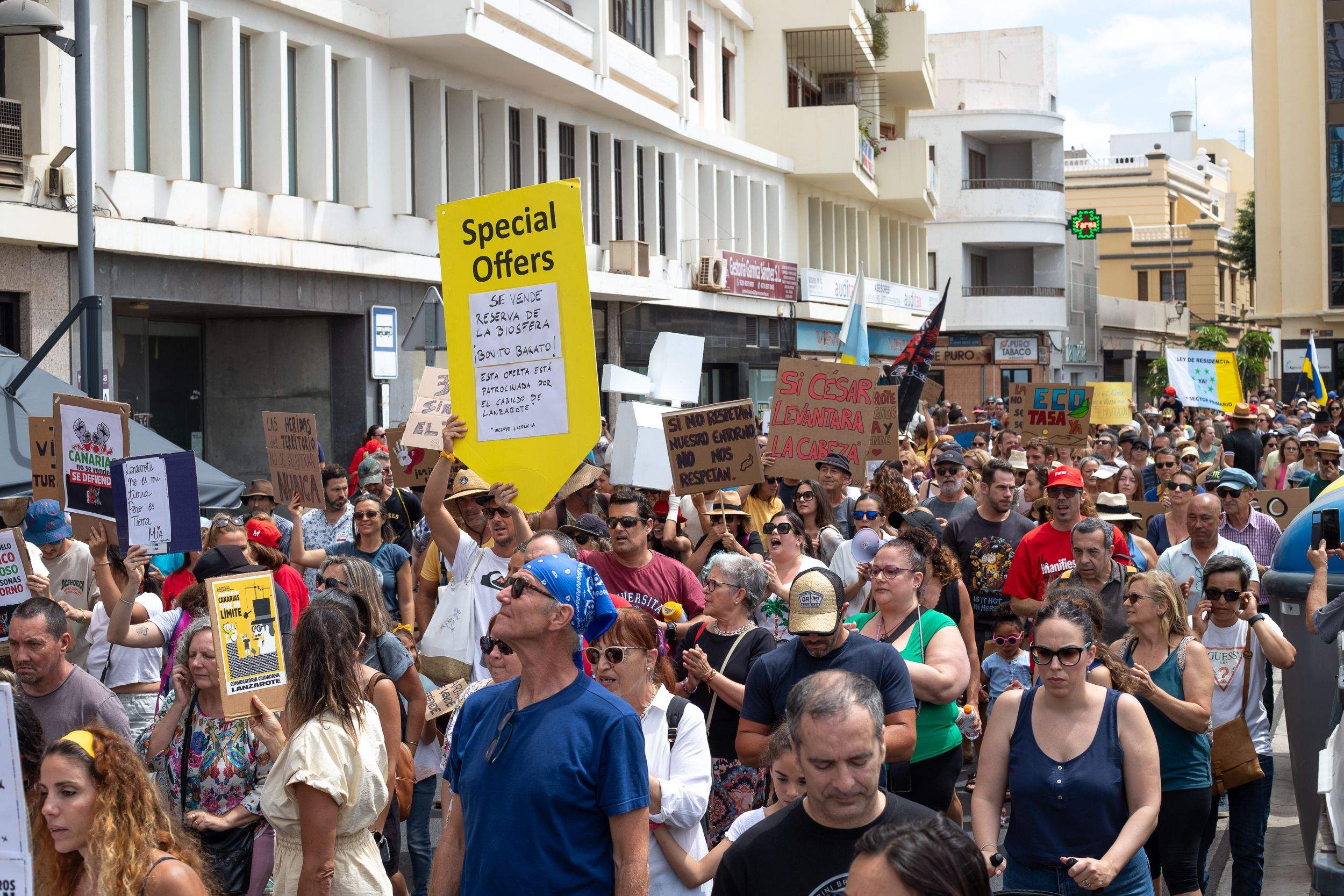 Manifestación del 20 de abril contra la masificación turística en Lanzarote. Foto: Andrea Domínguez.