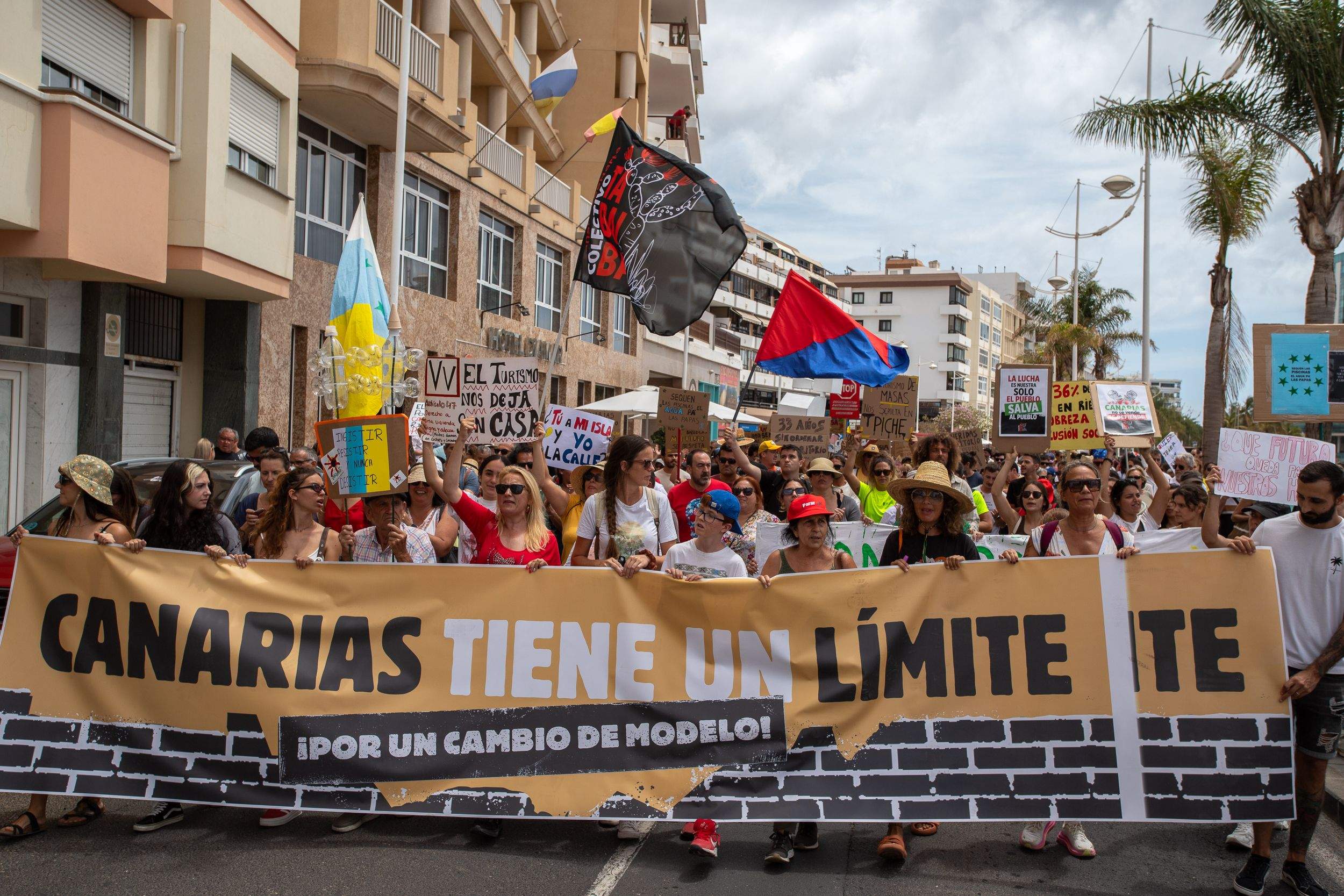 Manifestación del 20 de abril contra la masificación turística en Lanzarote. Foto: Andrea Domínguez.