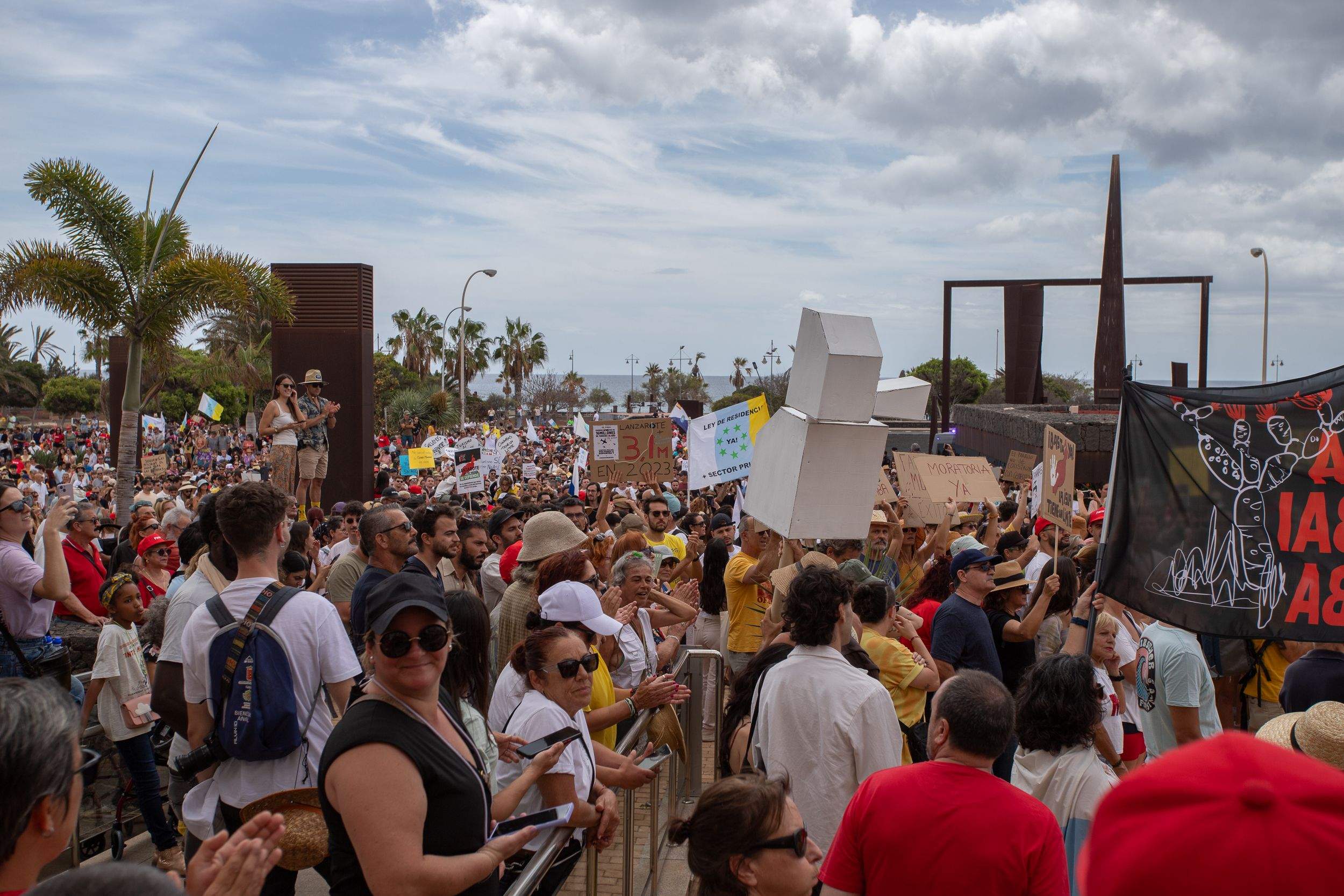 Manifestación del 20 de abril contra la masificación turística en Lanzarote. Foto: Andrea Domínguez.