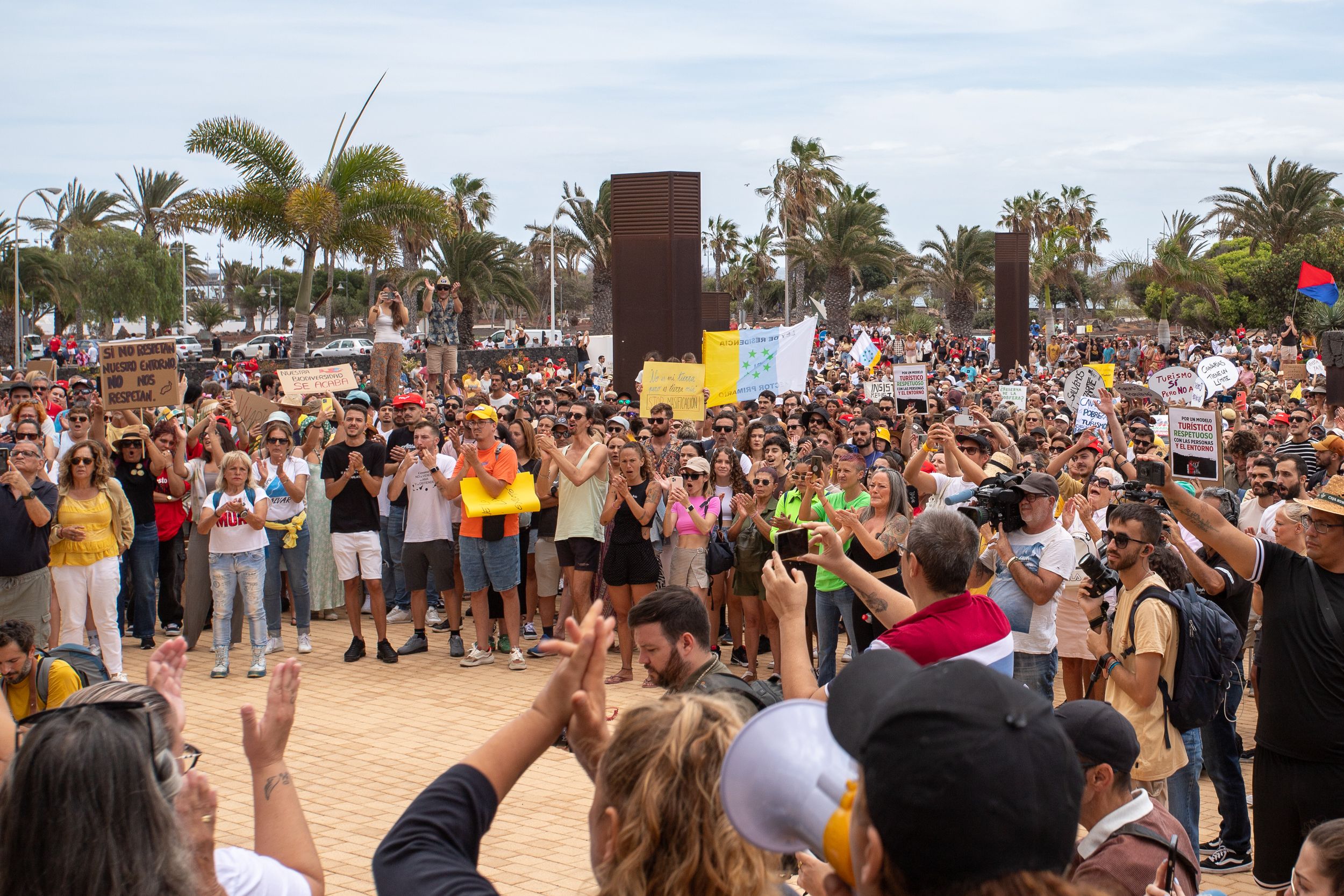 Manifestación del 20 de abril contra la masificación turística en Lanzarote. Foto: Andrea Domínguez.