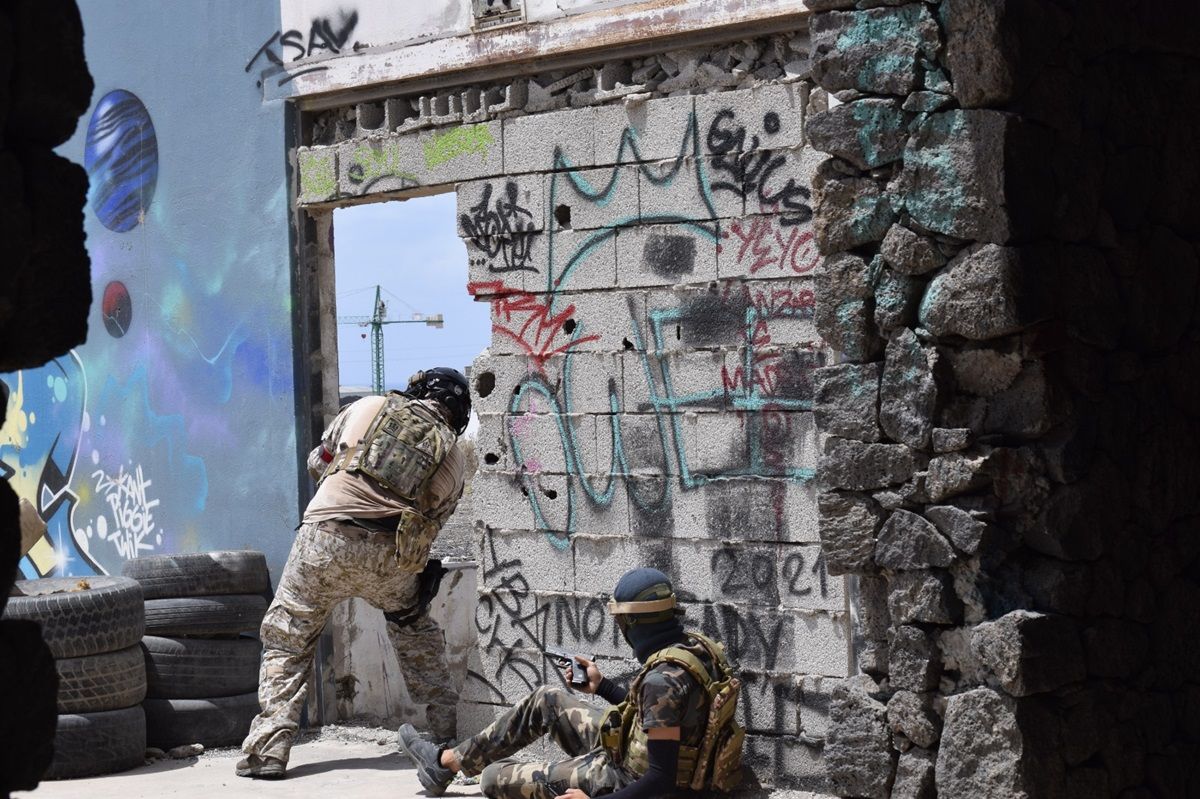 La Asociación Deportiva Recreativa Airsoft Unificado Lanzarote practicando Airsoft