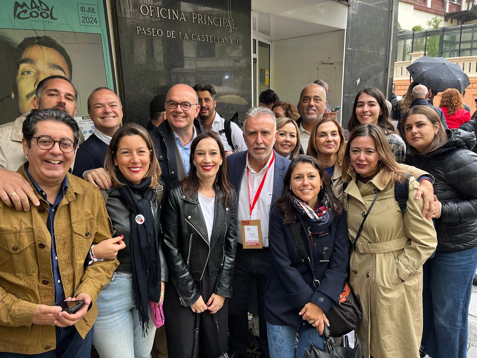 Miembros del PSOE de Canarias y de Lanzarote este sábado en Ferraz. Foto: PSOE Canarias.