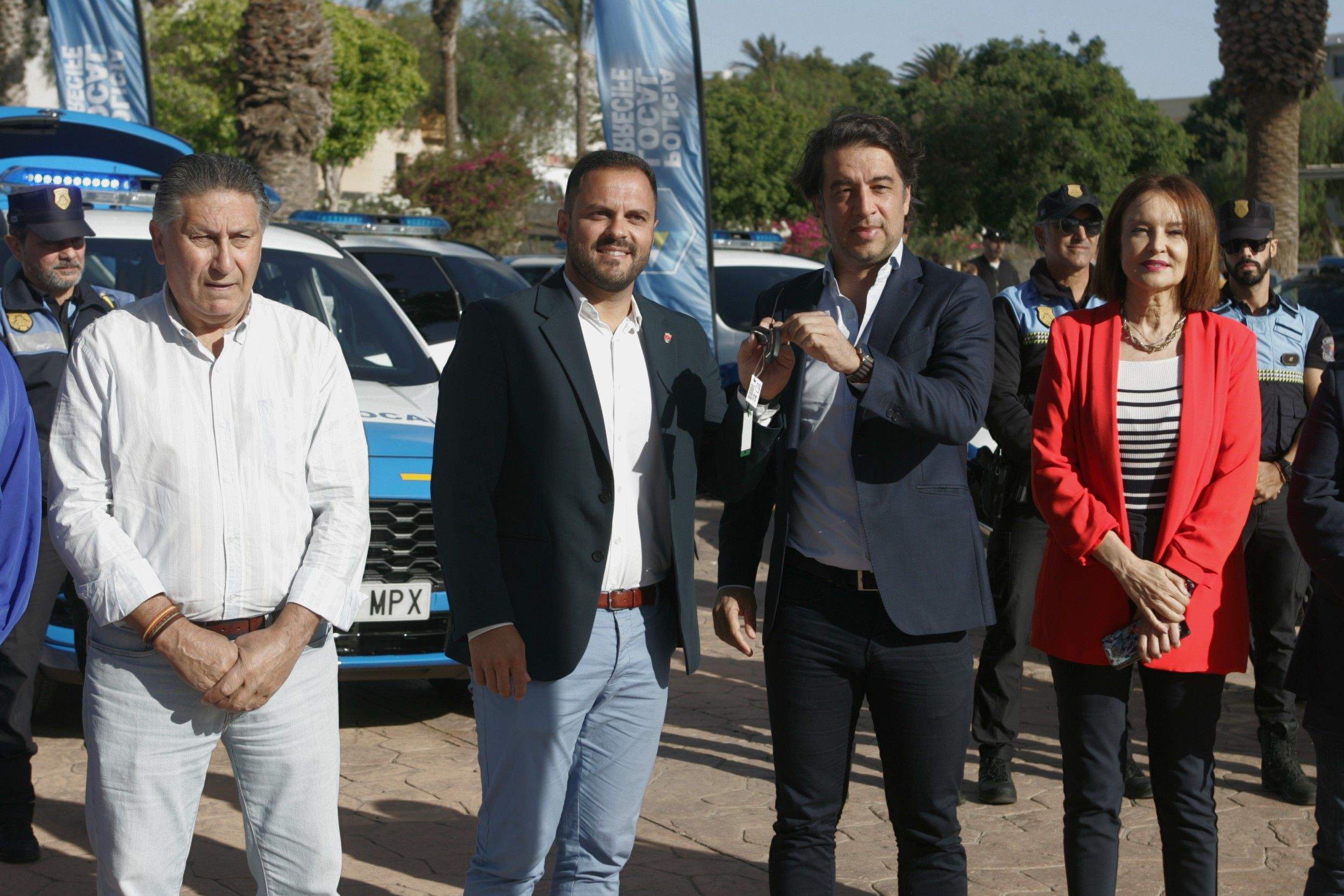 Los nuevos vehículos de la Policía Local de Arrecife (Fotos: Juan Mateos) Los nuevos vehículos de la Policía Local de Arrecife (Fotos: Juan Mateos)