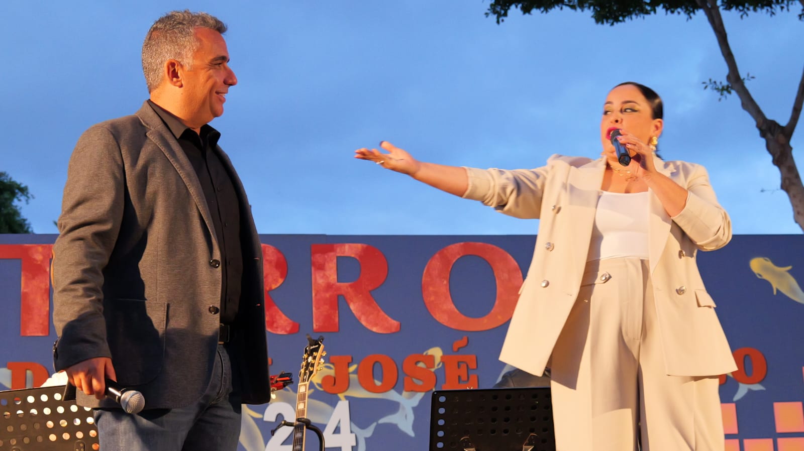 El espectáculo de 'Barrios con En-Canto' en las fiestas de Titerroy El espectáculo de 'Barrios con En-Canto' en las fiestas de Titerroy