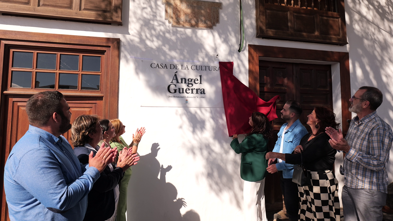 Acto de la placa conmemorativa a Ángel Guerra en la Casa de Cultura de La Villa