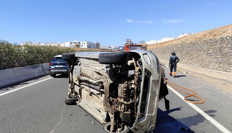 Vuelco en la salida de Arrecife a San Bartolomé