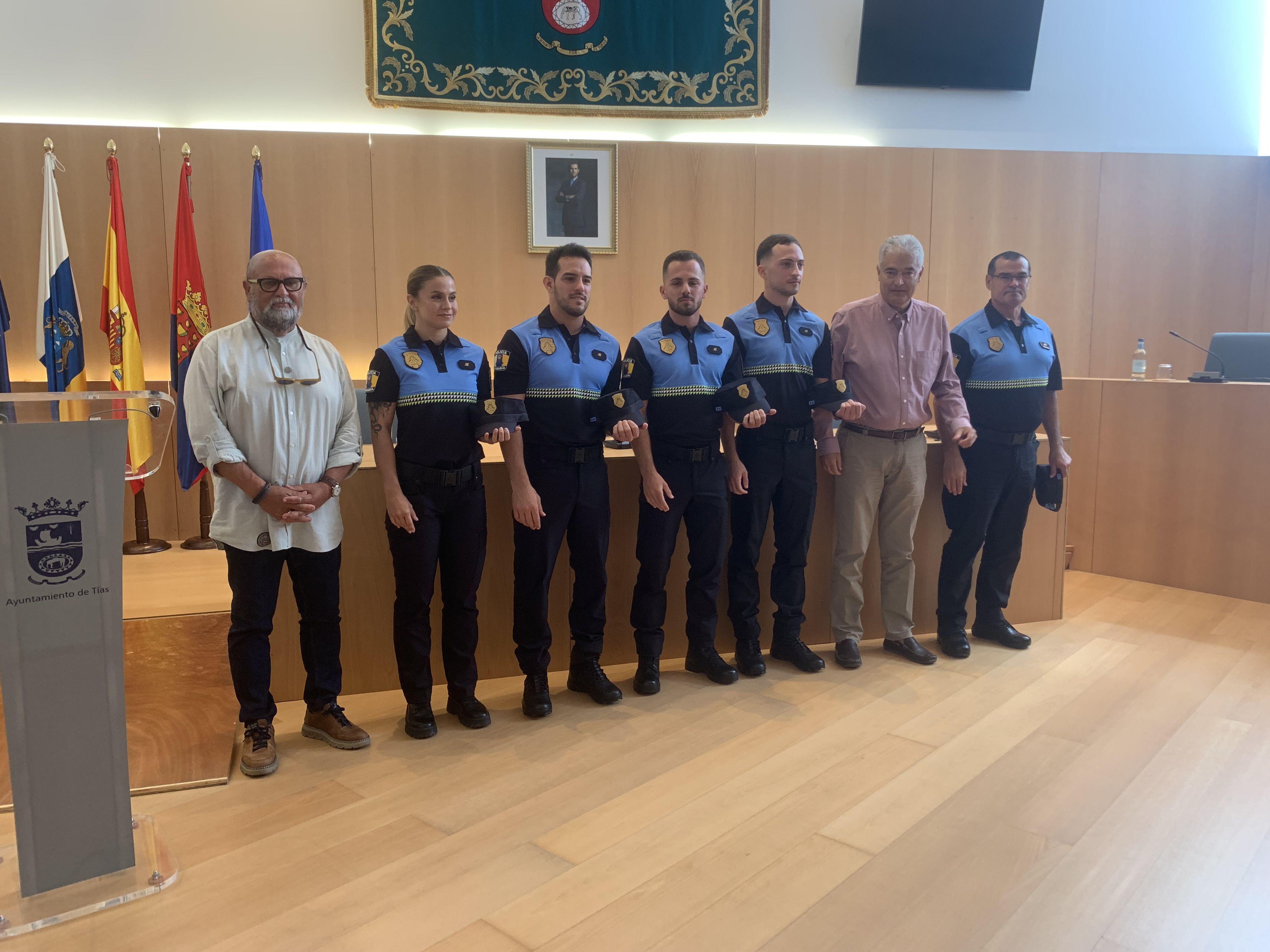 Tías recibe a cuatro nuevos policías locales para el municipio