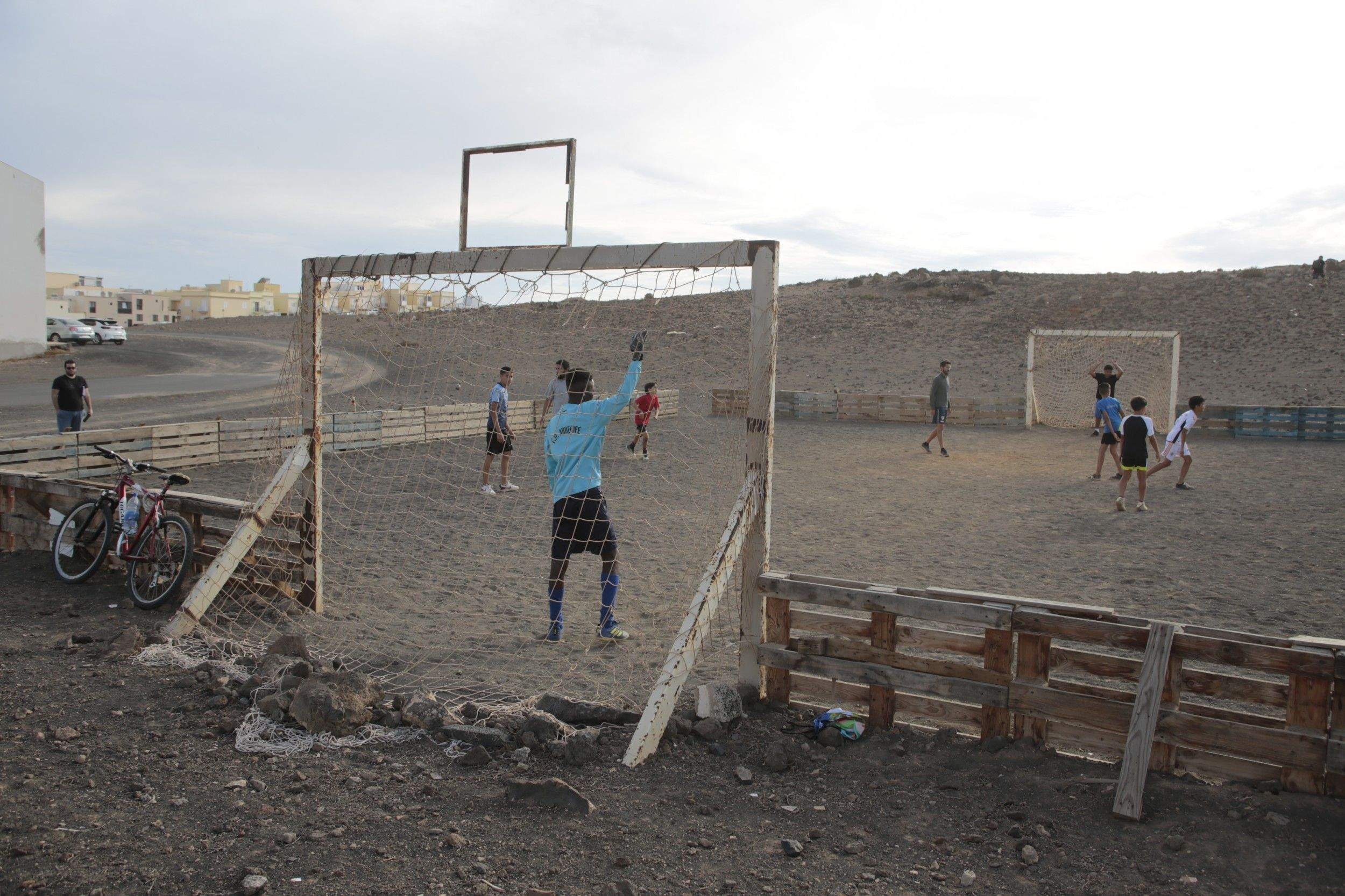 Protesta por la falta de una cancha deportiva en Argana Alta (Fotos: Juan Mateos)