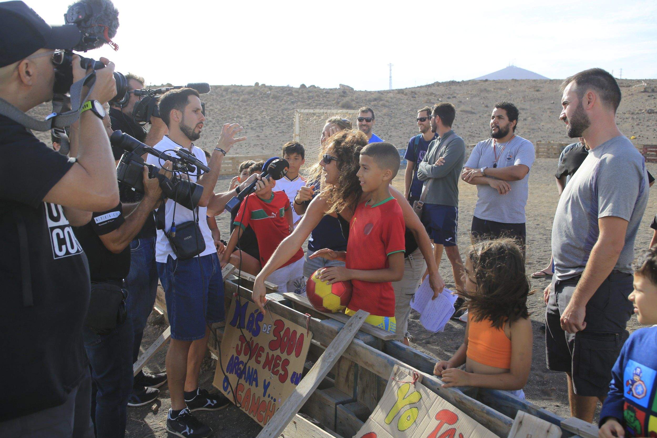 Protesta por la falta de una cancha deportiva en Argana Alta (Fotos: Juan Mateos)