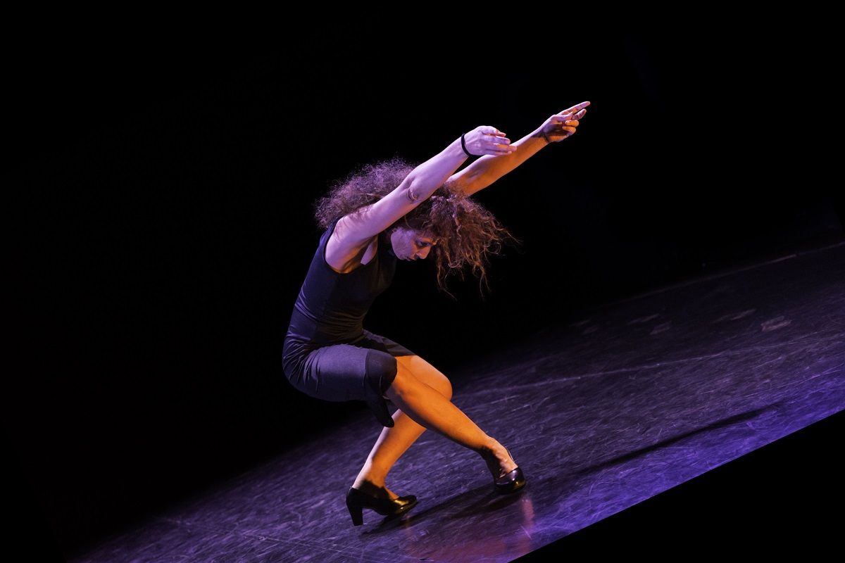 La bailarina en su pase 'Seguimos enteras' en el escenario