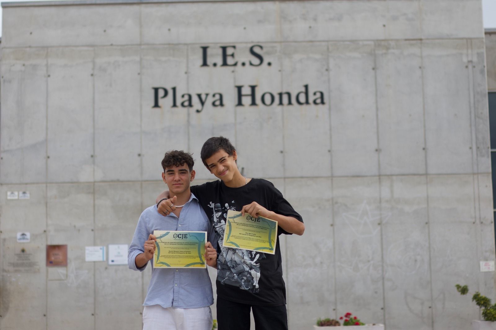 El equipo 'El Despertar de Alan', formado por Alan Bea Hernández y Daniel Nauzet Sosa La Camera del centro IES Playa Honda