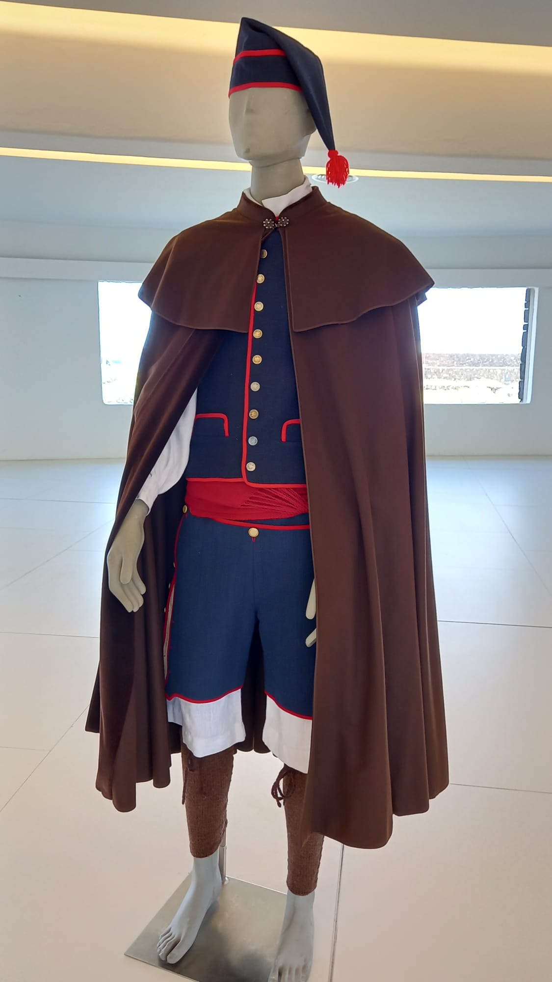 Exposición de trajes típicos en Jameos 