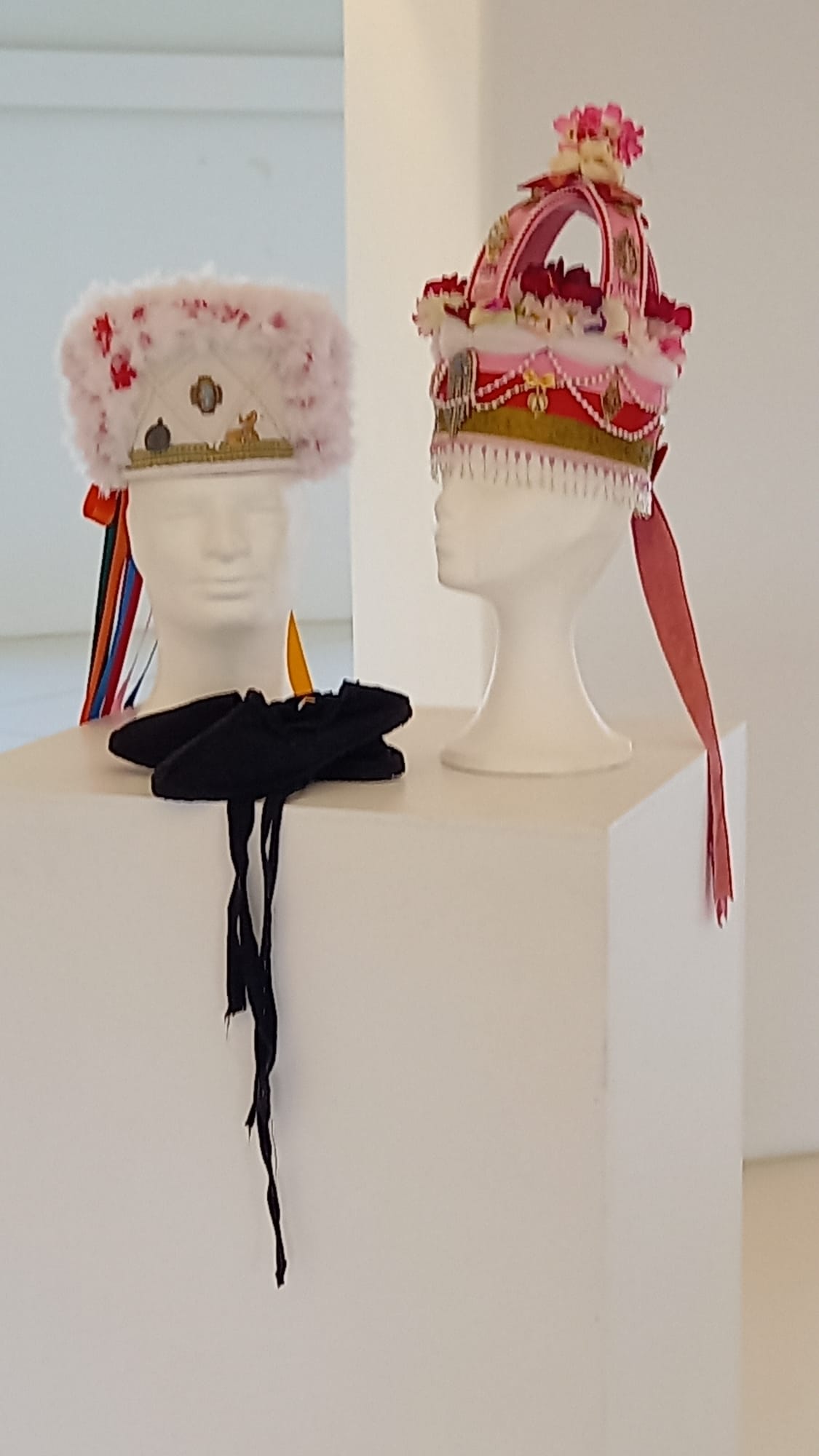 Exposición de trajes típicos en Jameos 