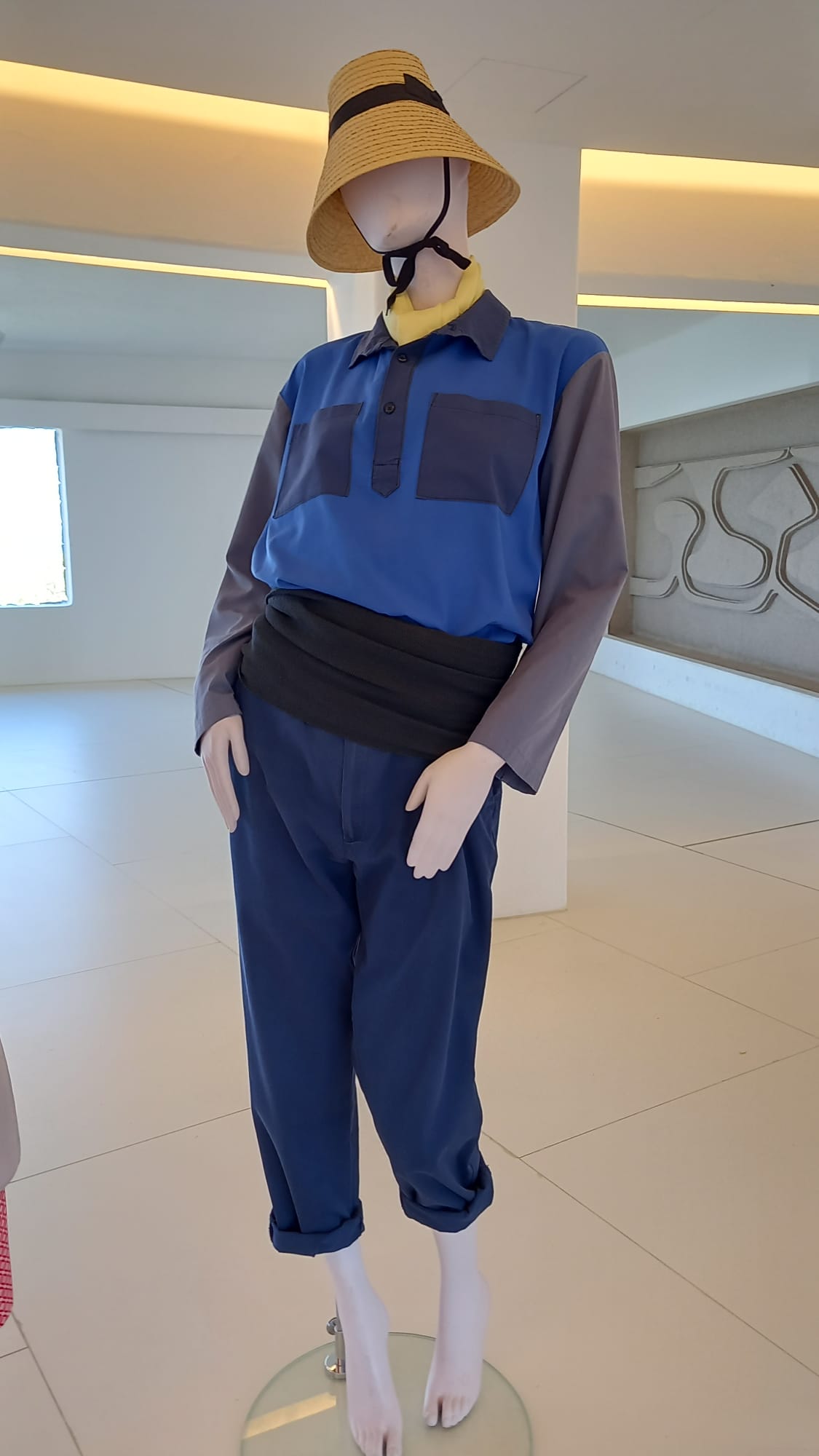 Exposición de trajes típicos en Jameos 