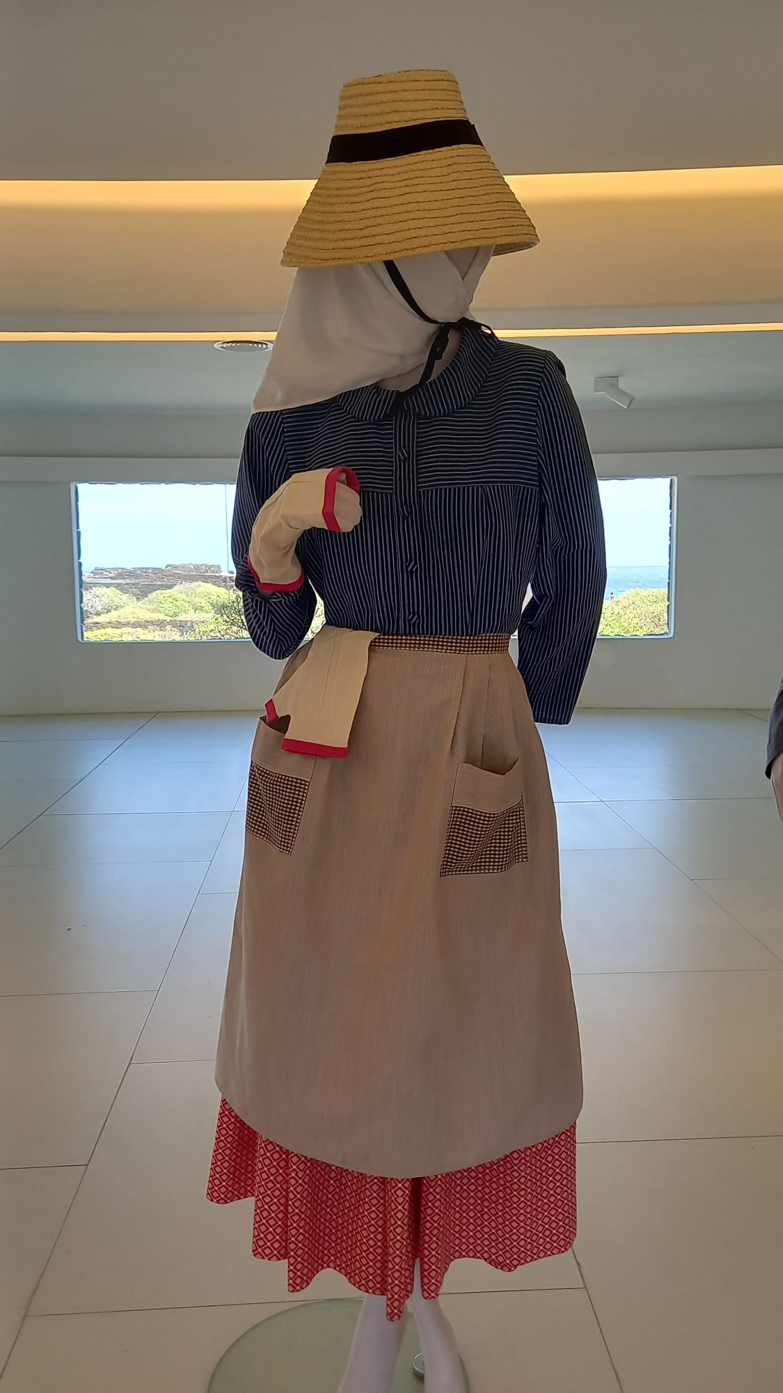 Exposición de trajes típicos en Jameos 