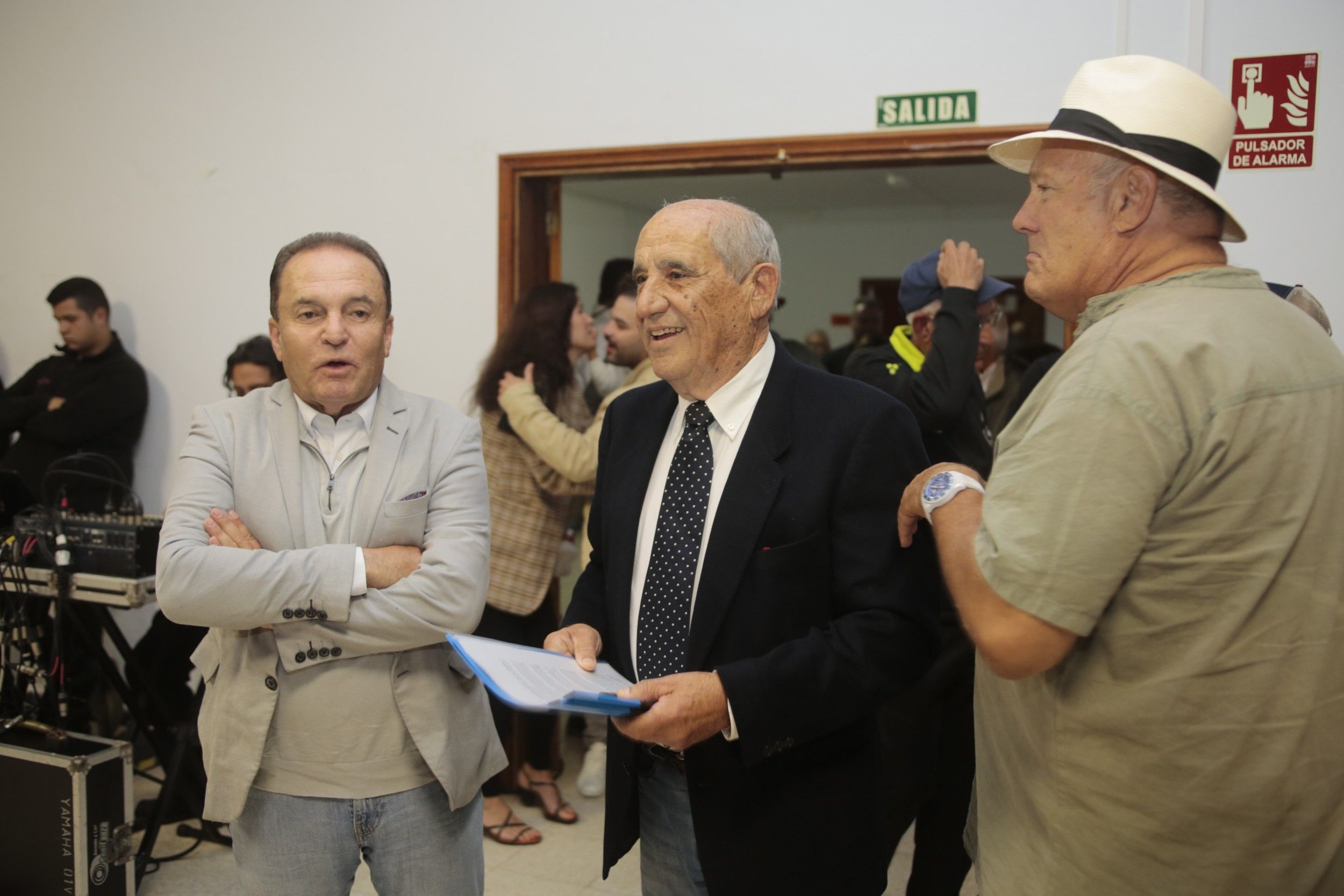 Dimas Martín dando el pregón en Los Valles. Fotos: Juan Mateos.