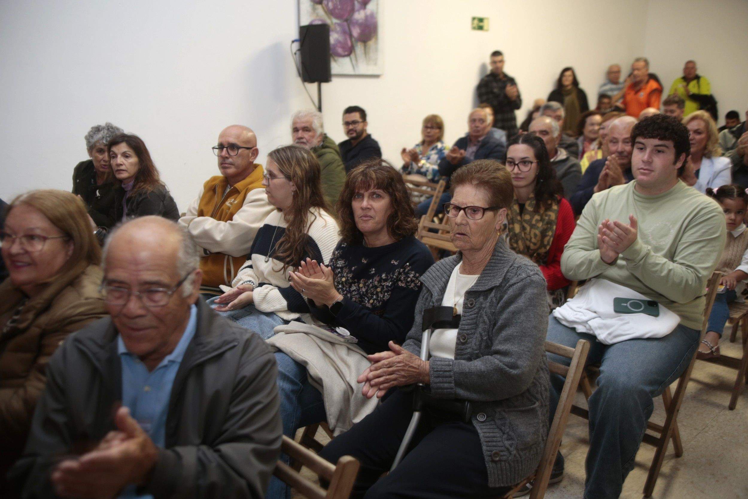 Dimas Martín dando el pregón en Los Valles. Fotos: Juan Mateos.