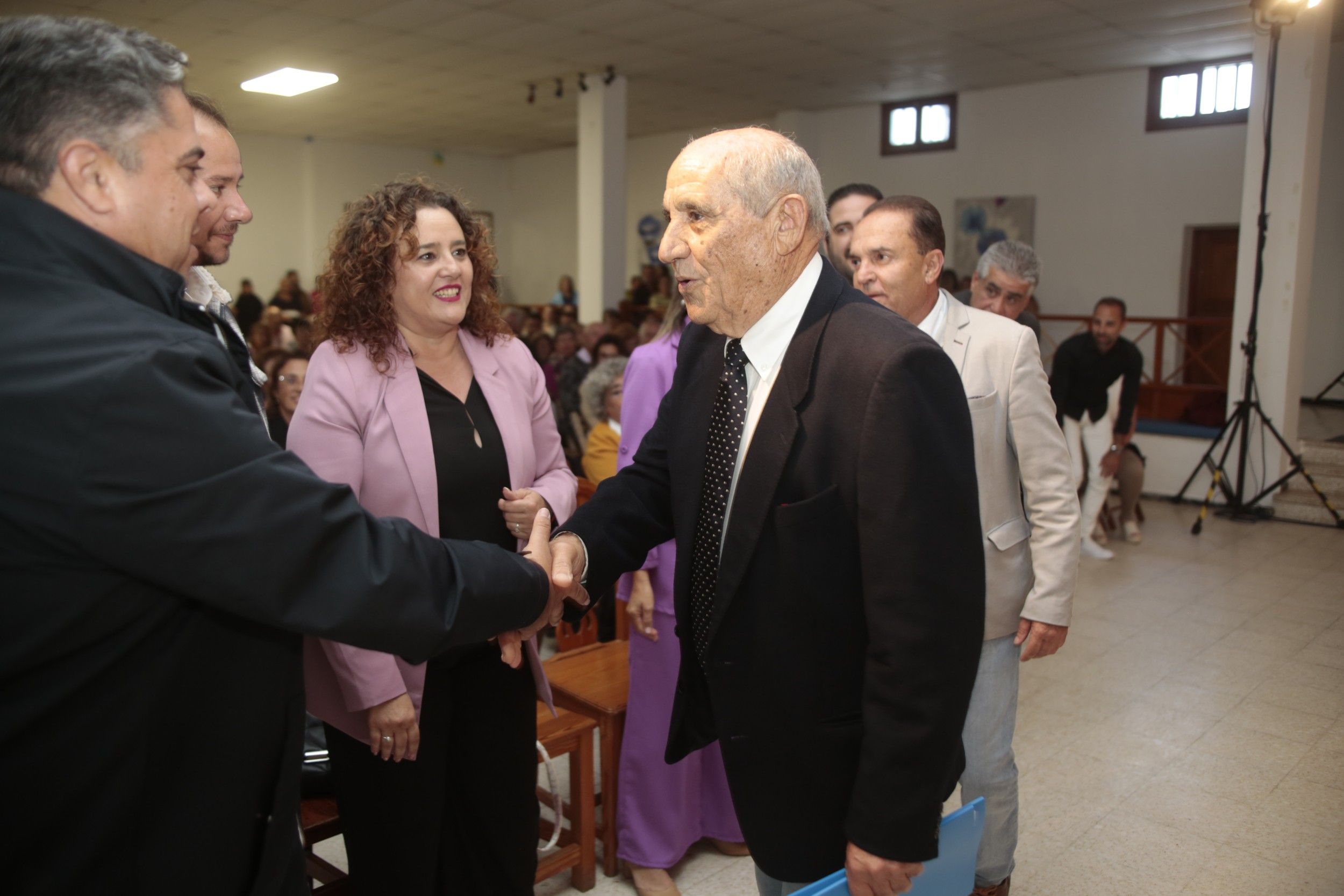 Dimas Martín dando el pregón en Los Valles. Fotos: Juan Mateos.