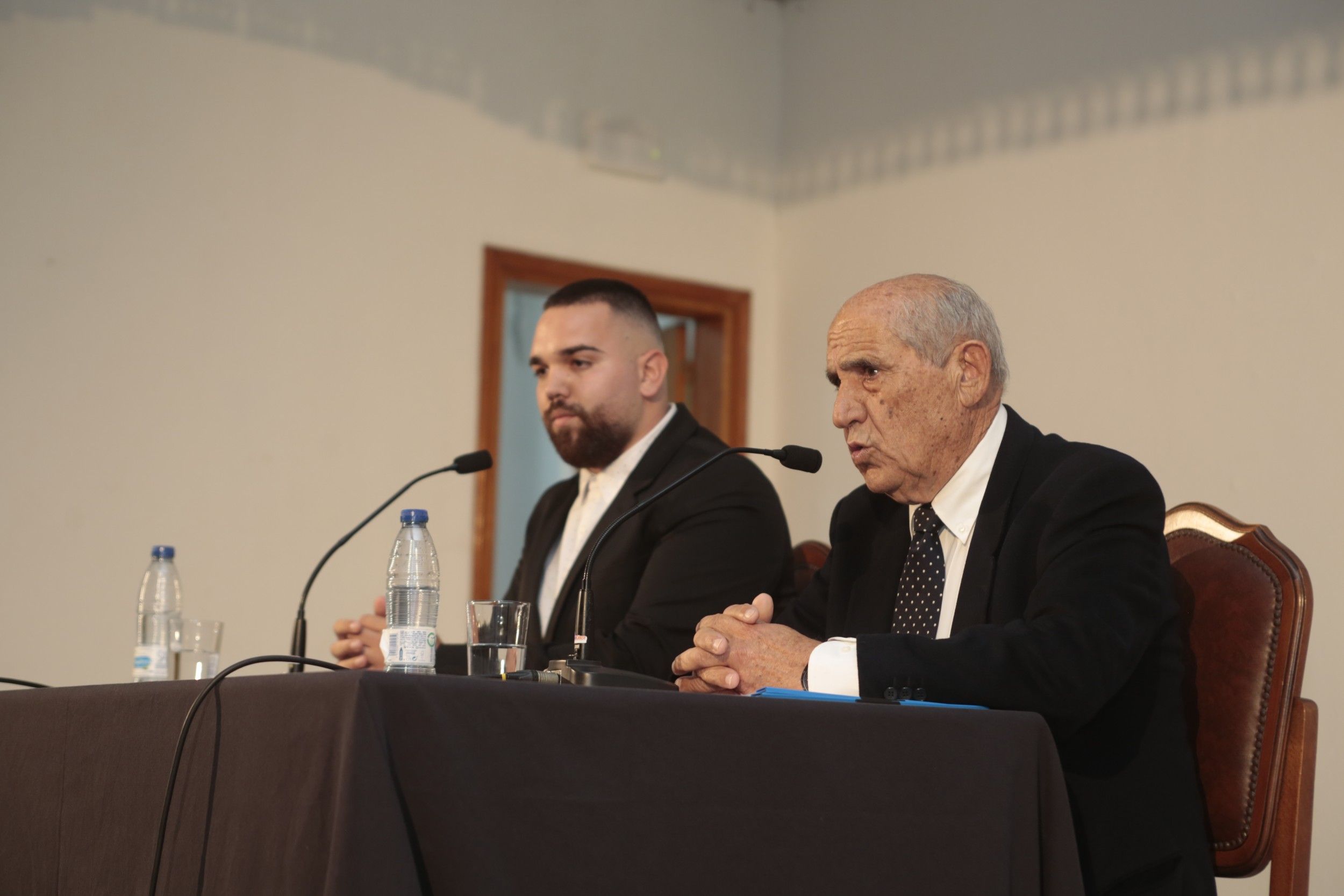 Dimas Martín dando el pregón en Los Valles. Fotos: Juan Mateos.