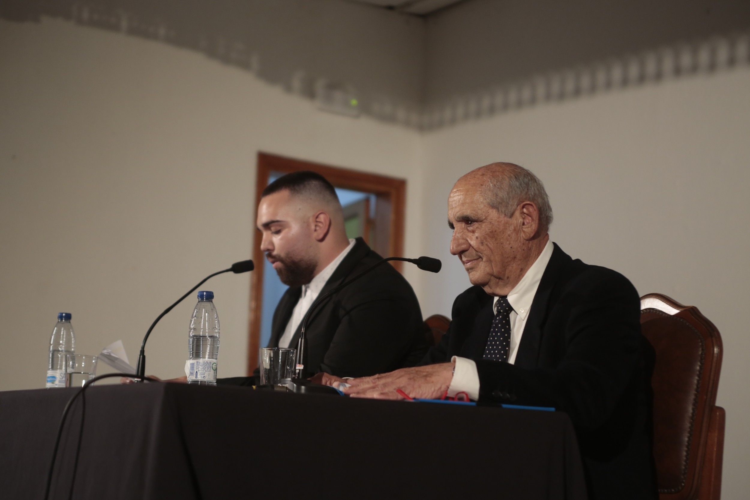 Dimas Martín dando el pregón en Los Valles. Fotos: Juan Mateos.