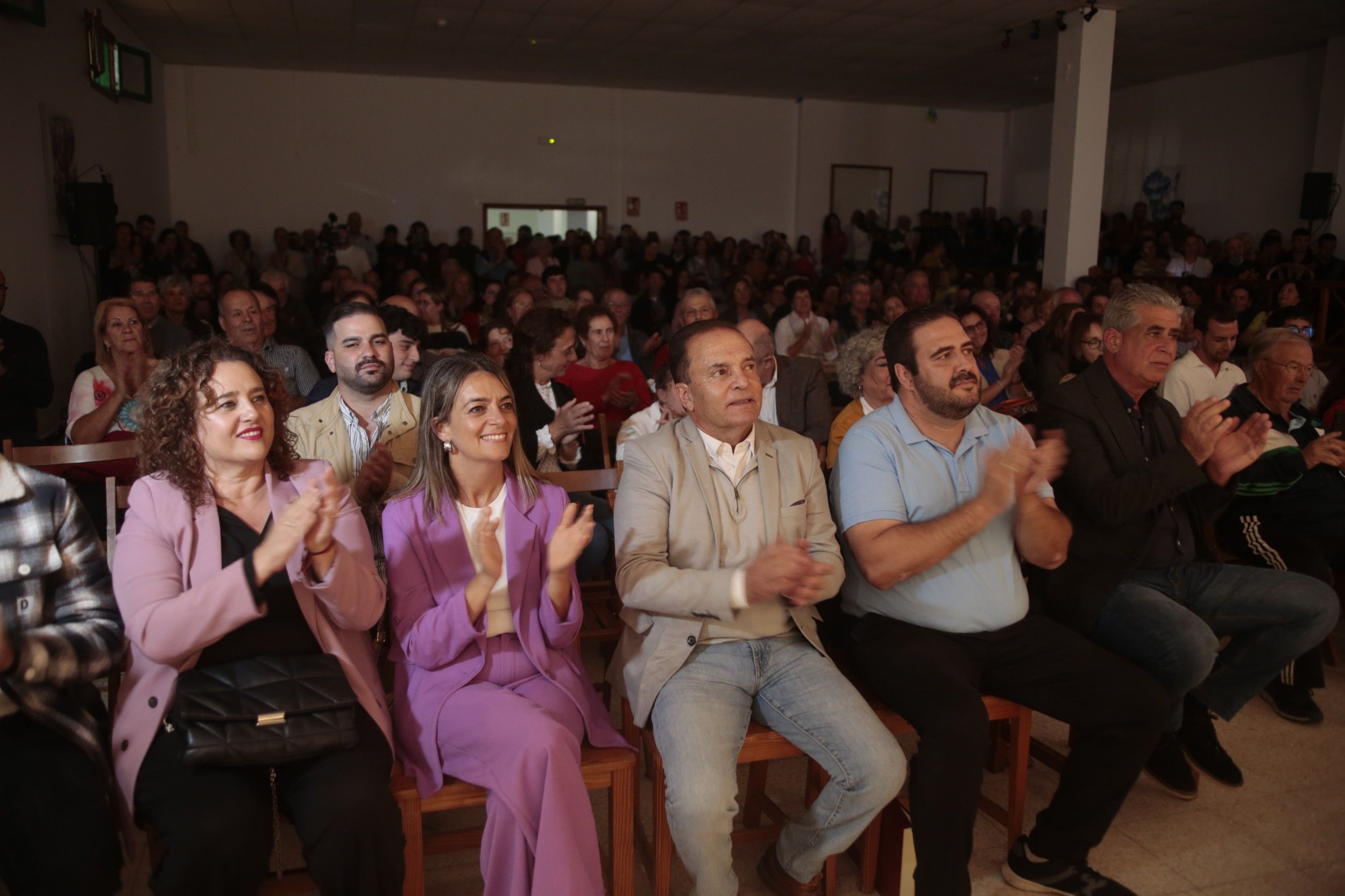 Dimas Martín dando el pregón en Los Valles. Fotos: Juan Mateos.