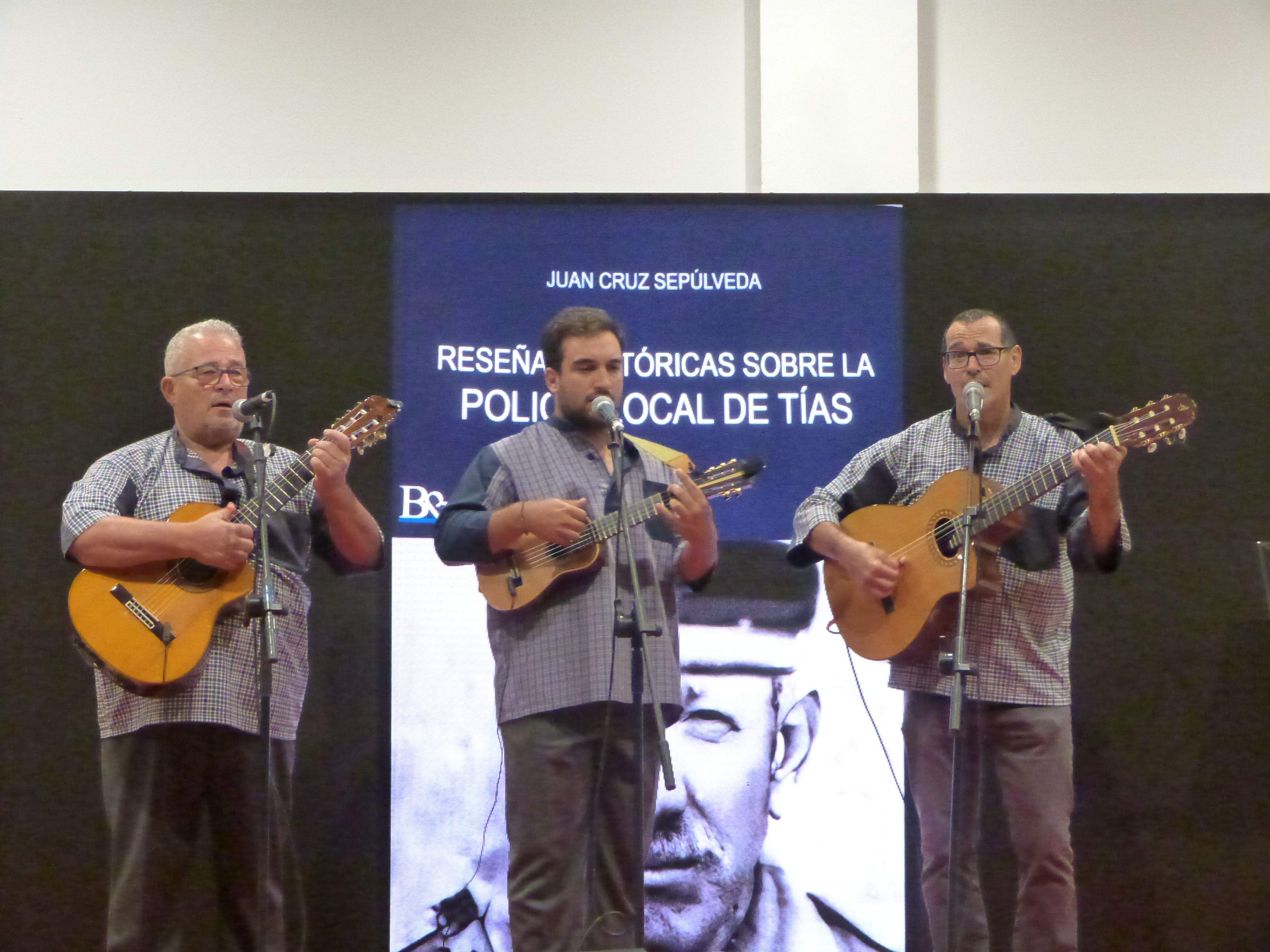 Presentación del libro Reseñas Históricas sobre la Policía Local de Tías en el Centro Socio Cultural de Mácher Presentación del libro Reseñas Históricas sobre la Policía Local de Tías en el Centro Socio Cultural de Mácher
