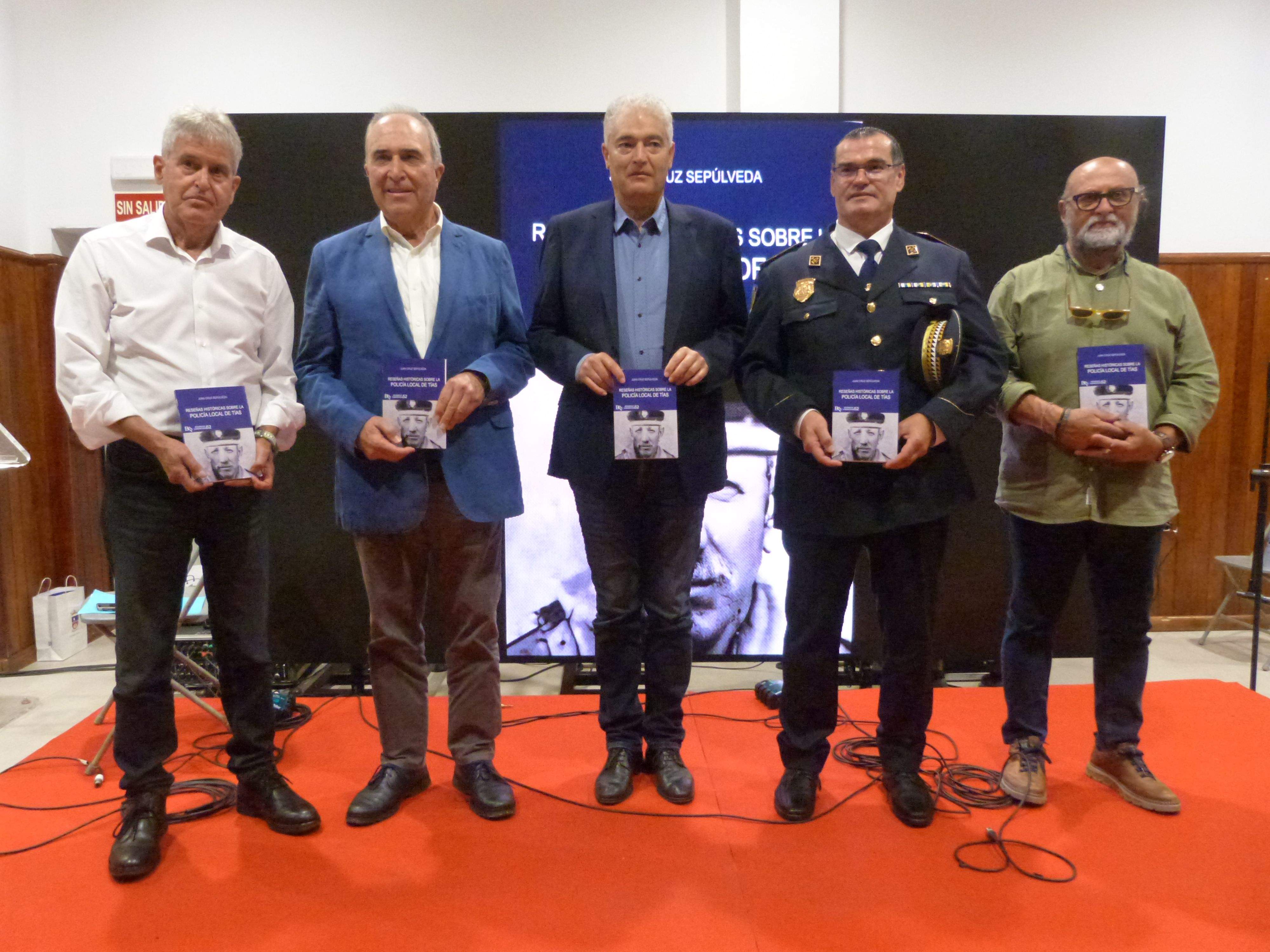 Presentación del libro Reseñas Históricas sobre la Policía Local de Tías en el Centro Socio Cultural de Mácher Presentación del libro Reseñas Históricas sobre la Policía Local de Tías en el Centro Socio Cultural de Mácher