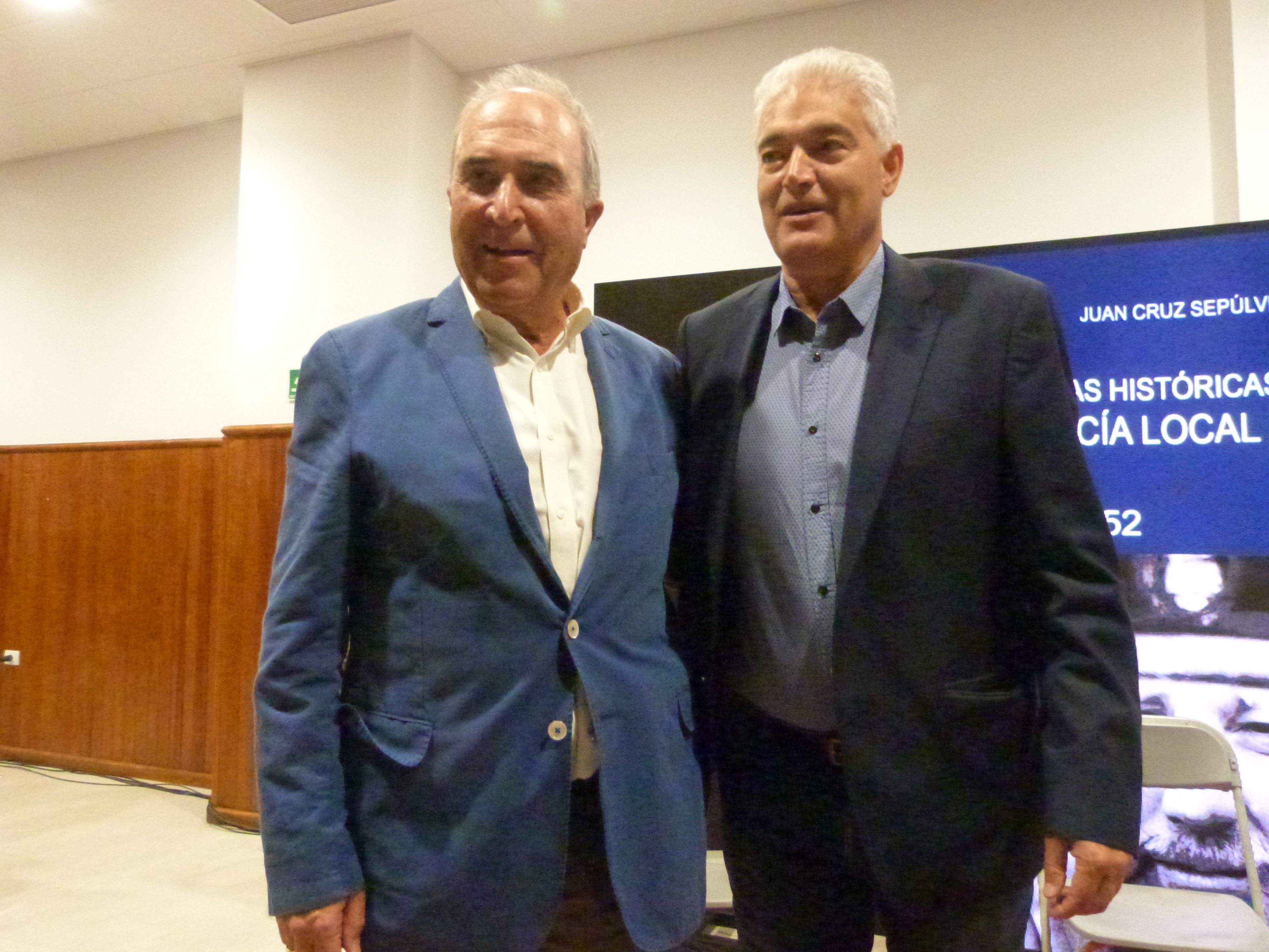 Presentación del libro Reseñas Históricas sobre la Policía Local de Tías en el Centro Socio Cultural de Mácher Presentación del libro Reseñas Históricas sobre la Policía Local de Tías en el Centro Socio Cultural de Mácher