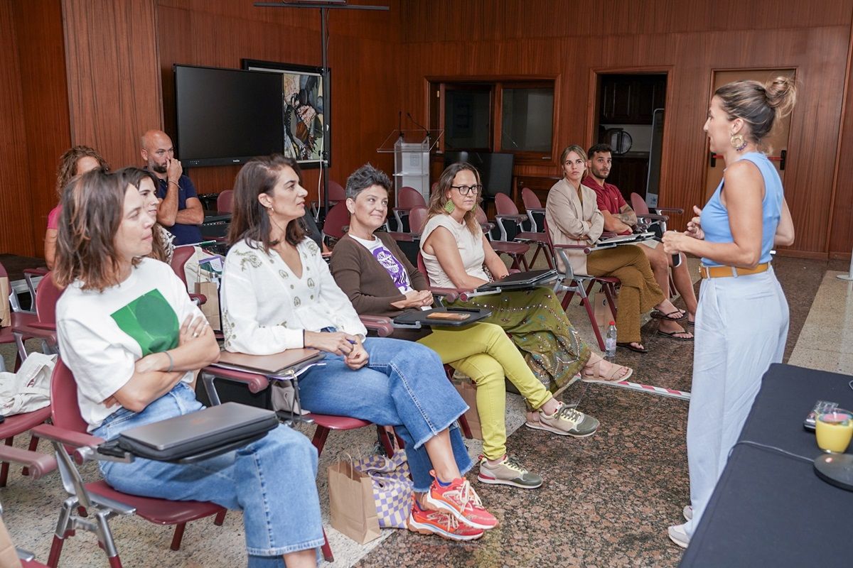 Imagen de una de las sesiones del curso sobre finanzas empresariales. Emprendimiento.