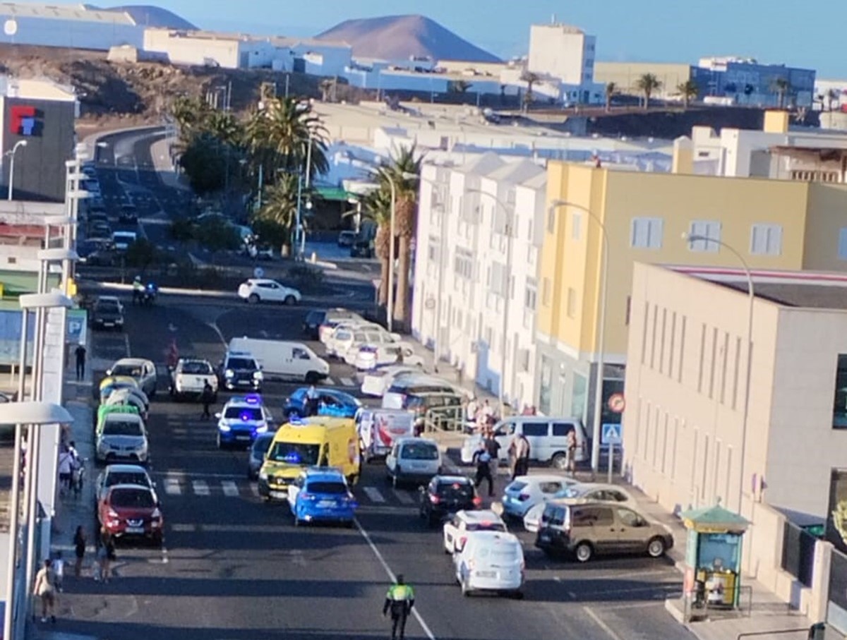 El accidente producido en la calle Pérez Galdós de Arrecife (Foto: Cecilia B.)