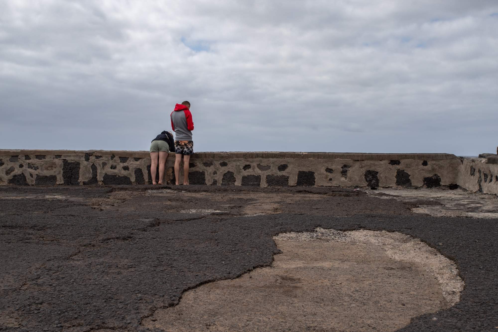Destrozos causados por el mar en la avenida del Puente de Las Bolas. Foto: Andrea Domínguez. Destrozos causados por el mar en la avenida del Puente de Las Bolas. Foto: Andrea Domínguez.