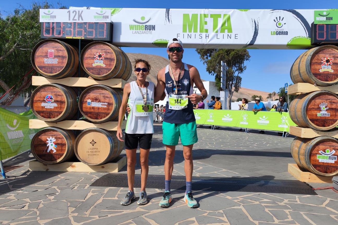 Aroa Merino y Tinguaro Quintero, ganadores de Lanzarote Wine Run 2024