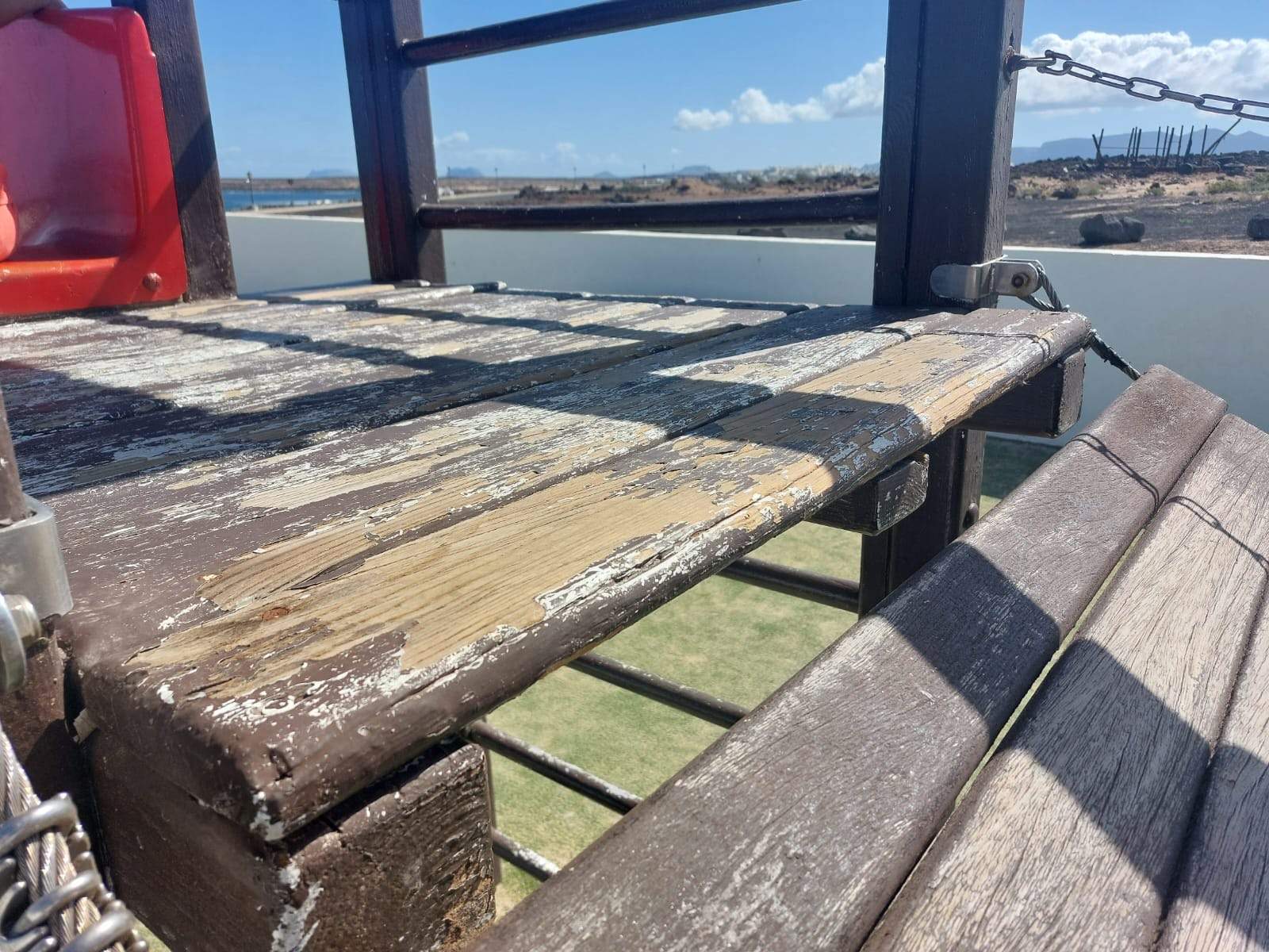 Condiciones del parque infantil de La Santa. Foto: PP. 