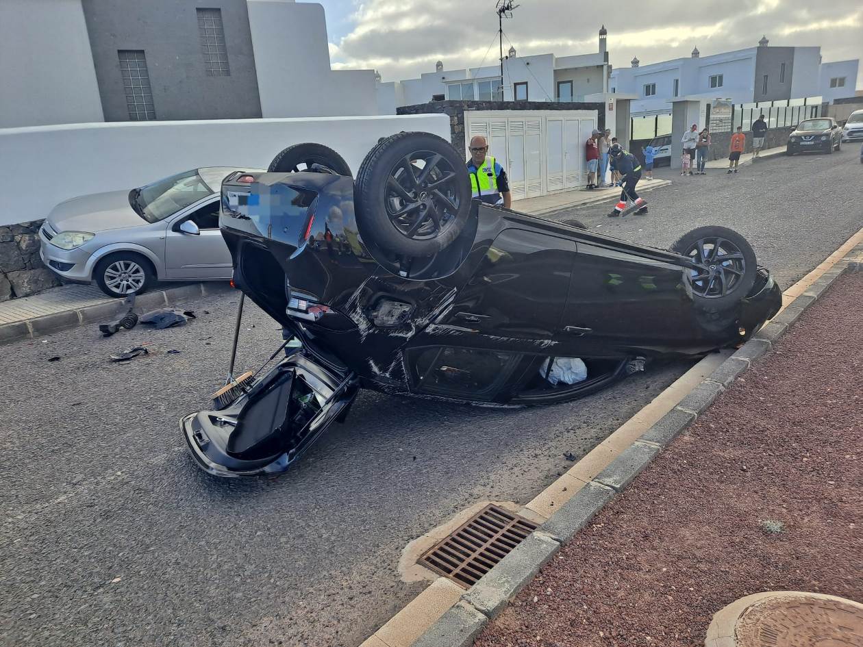Accident and rollover in Playa Blanca