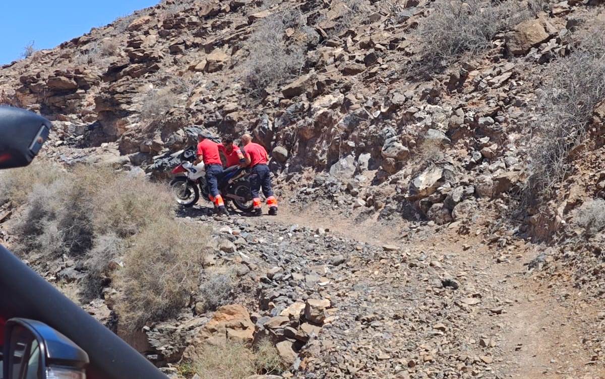 Rescate de un motorista accidentado en Femés