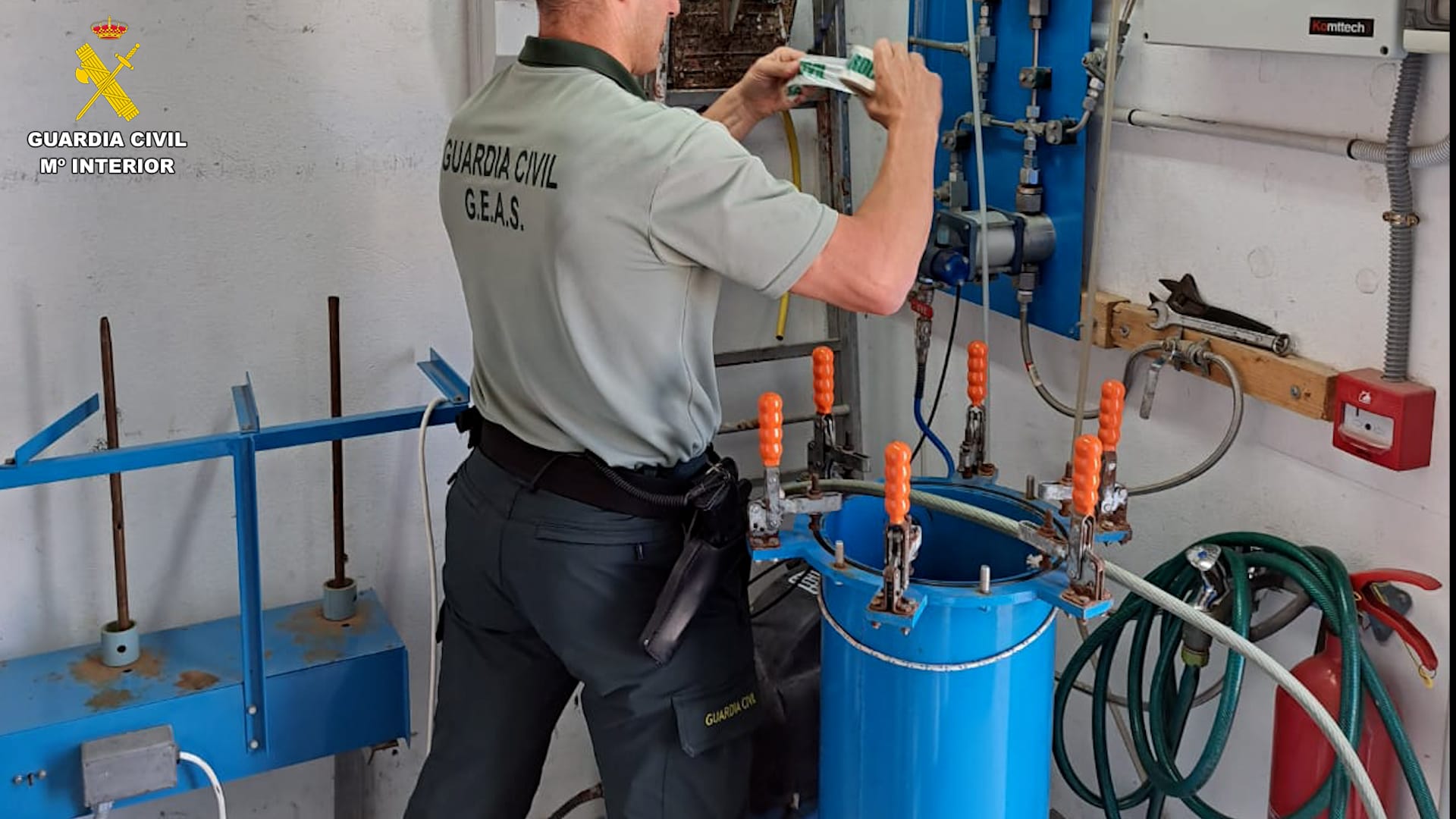 La Guardia Civil controla los centros de buceo de la provincia de Las Palmas La Guardia Civil controla los centros de buceo de la provincia de Las Palmas