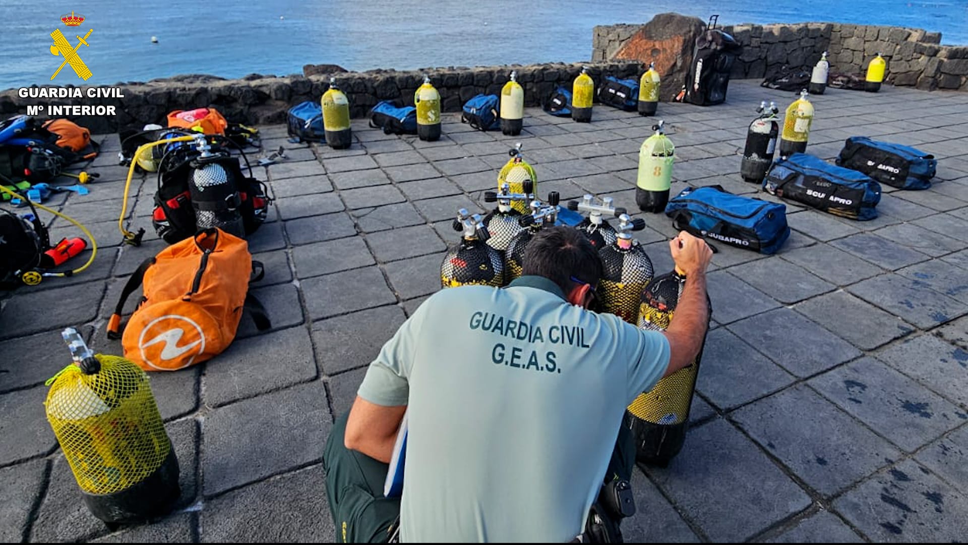 La Guardia Civil controla los centros de buceo de la provincia de Las Palmas La Guardia Civil controla los centros de buceo de la provincia de Las Palmas