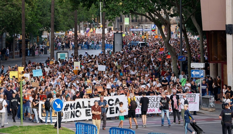 Manifestación contra el turismo de masas en Palma de Mallorca el pasado mayo. Foto: RTVE. Manifestación contra el turismo de masas en Palma de Mallorca el pasado mayo. Foto: RTVE.