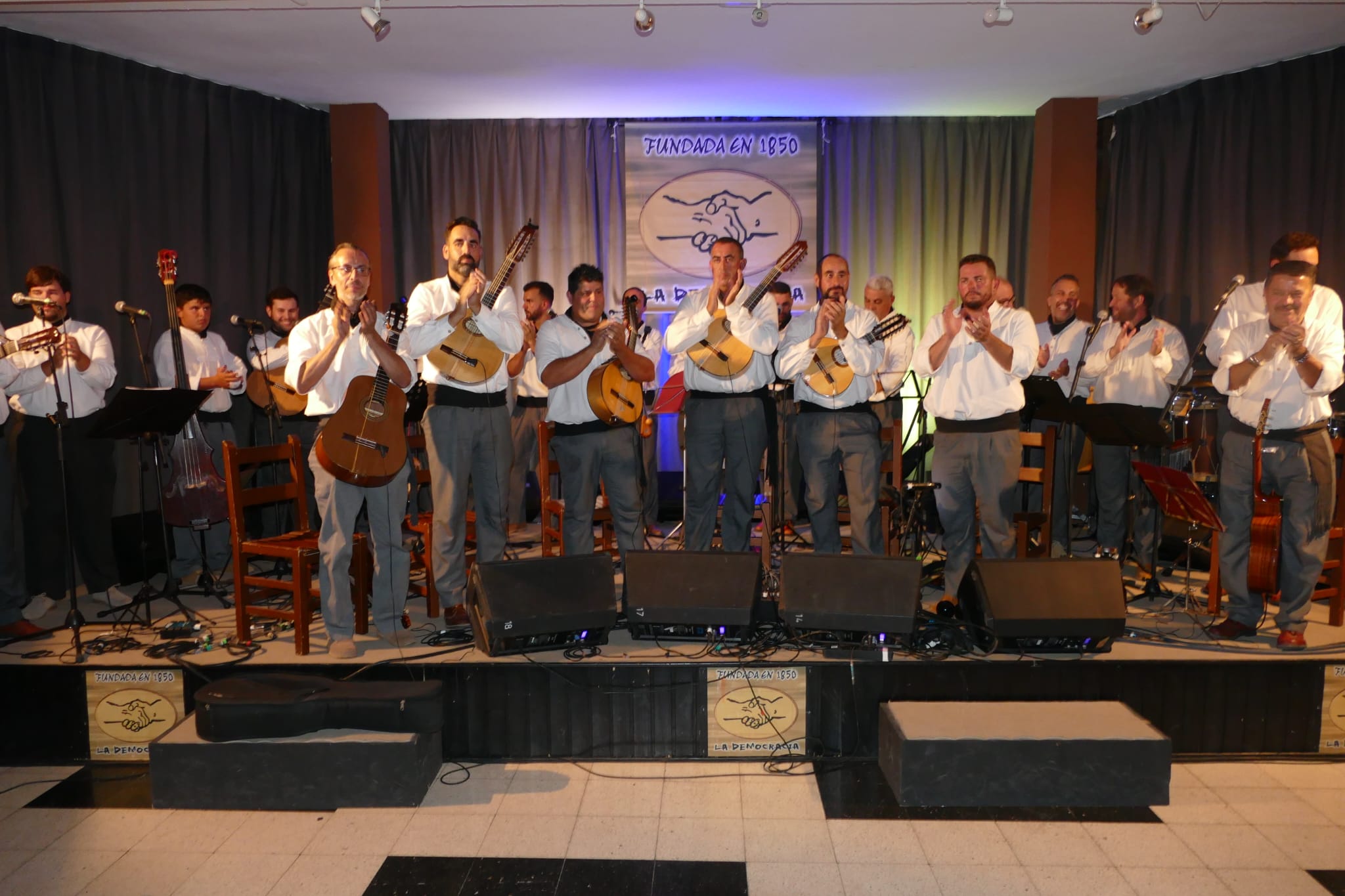 Acatife en concierto 