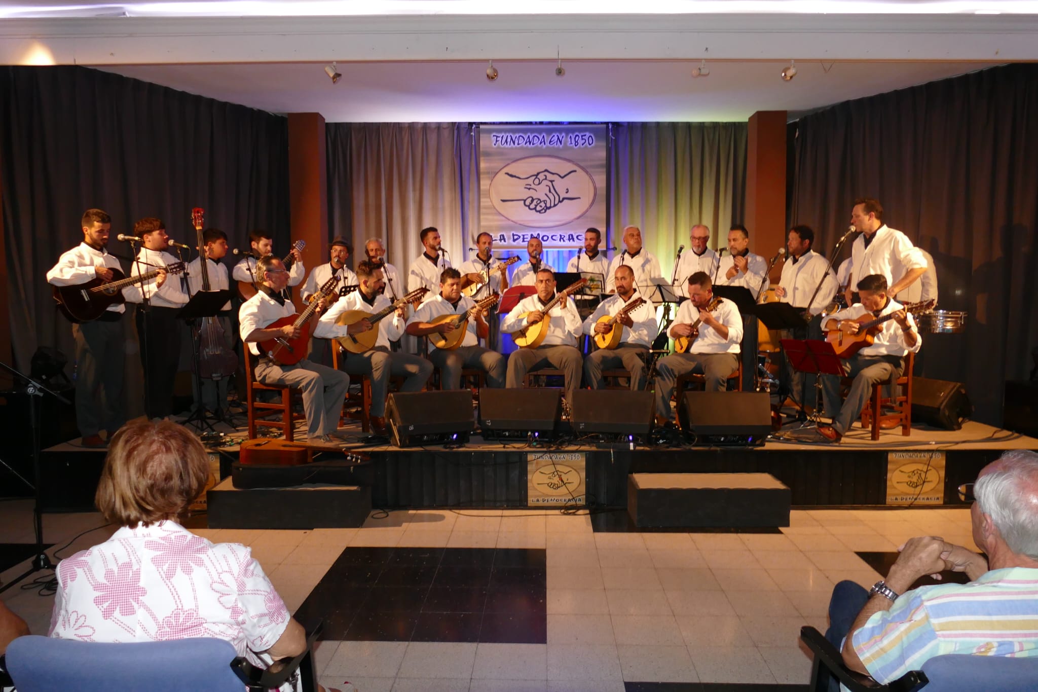 Musical 'Barrios con Encanto' en Valterra