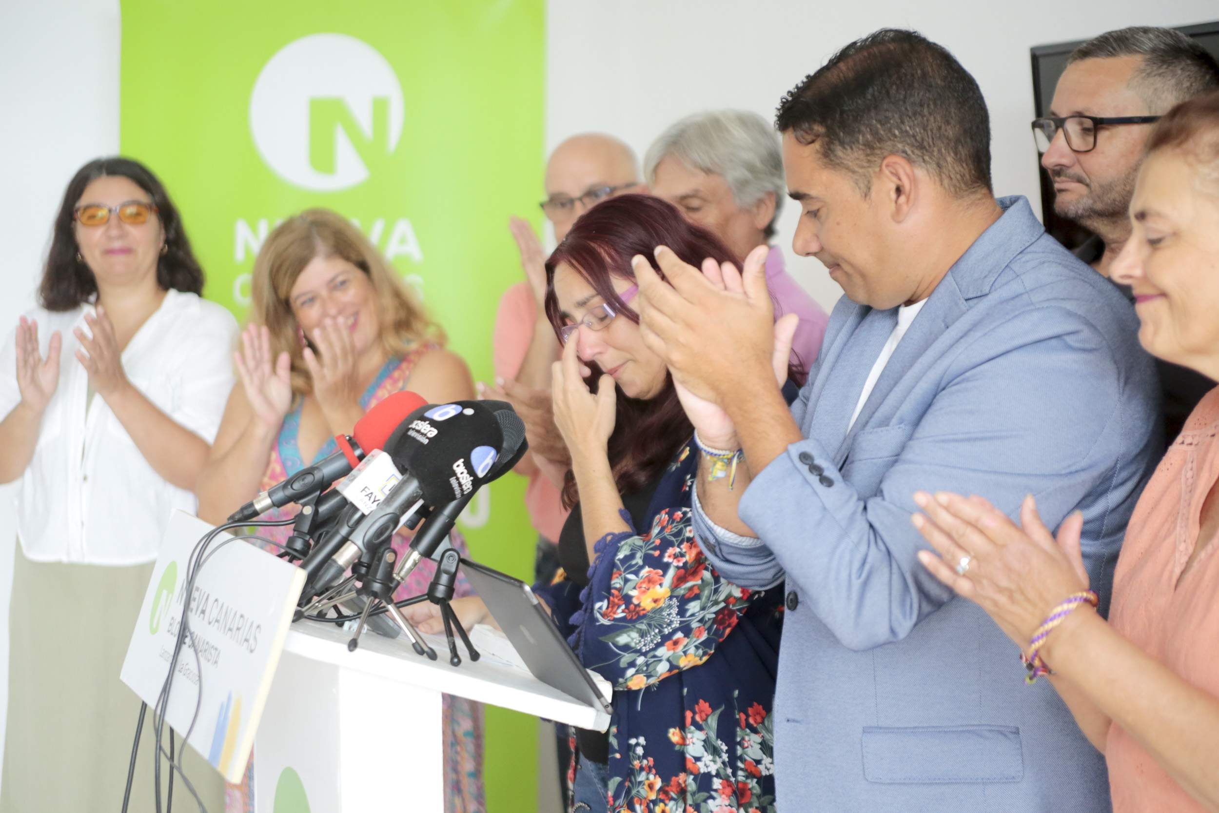 La exconsejera de Nueva Canarias en el Cabildo de Lanzarote Daisy Villalba durante la rueda de prensa. La exconsejera de Nueva Canarias en el Cabildo de Lanzarote Daisy Villalba durante la rueda de prensa.