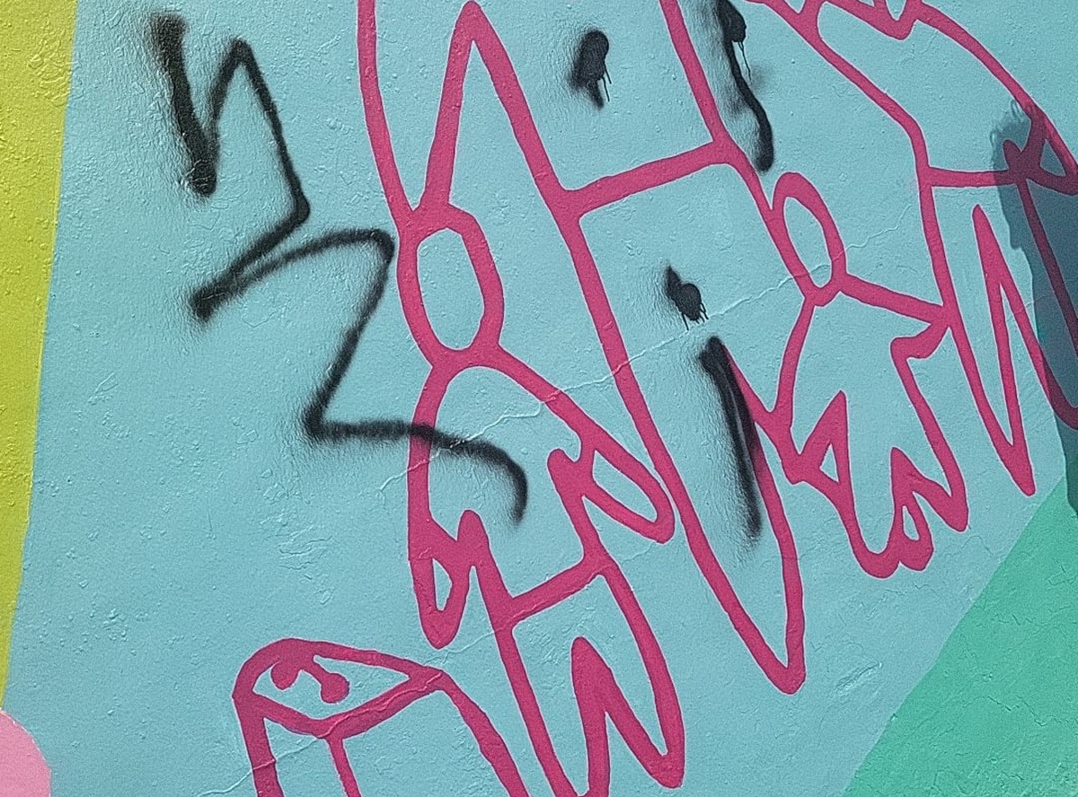 Imágenes del mural tras el acto vandálico en Puerto del Carmen