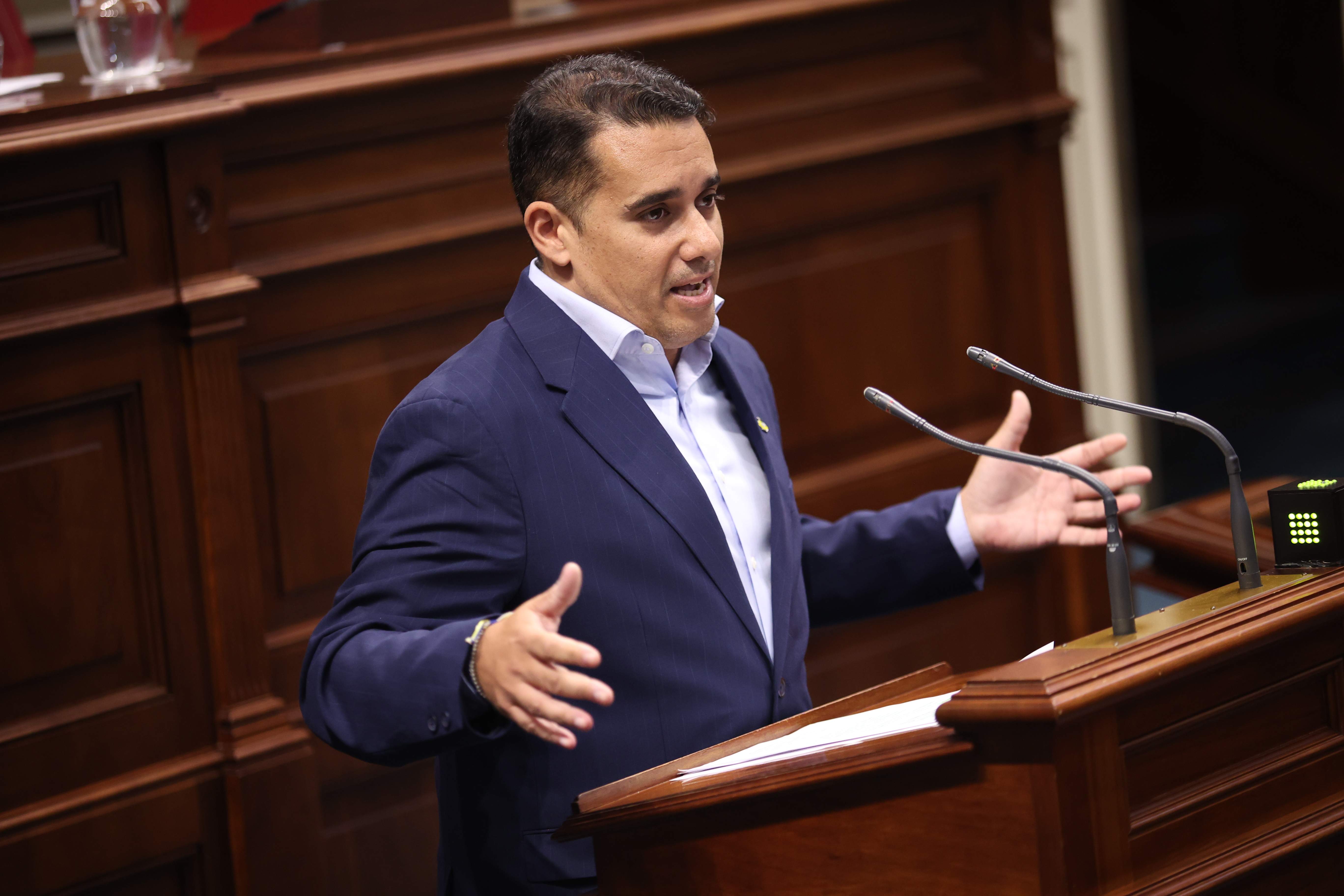 Yoné Caraballo in a parliamentary intervention