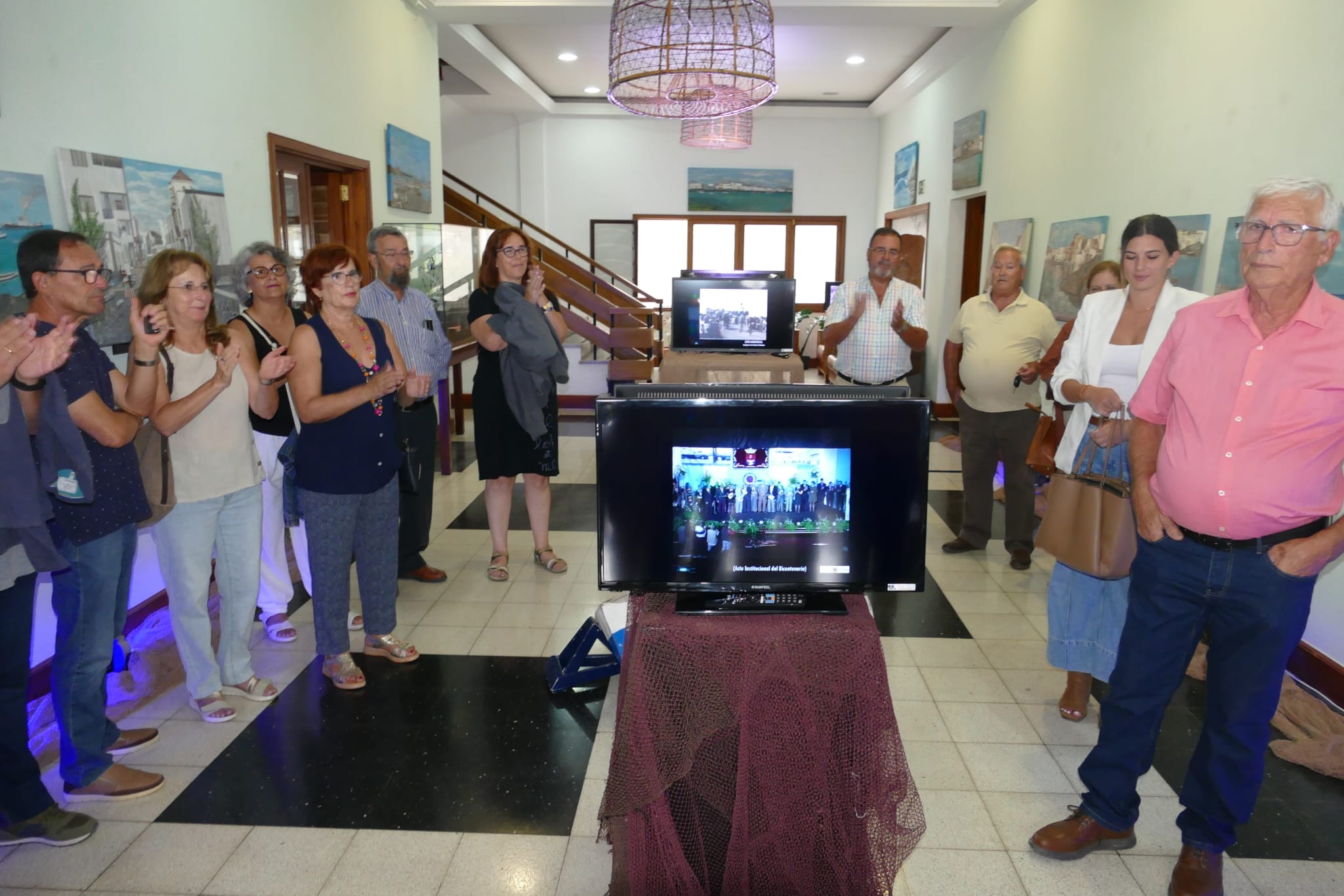 Inaugurada la exposición 'Mirando al Mar' en la Sociedad Democracia