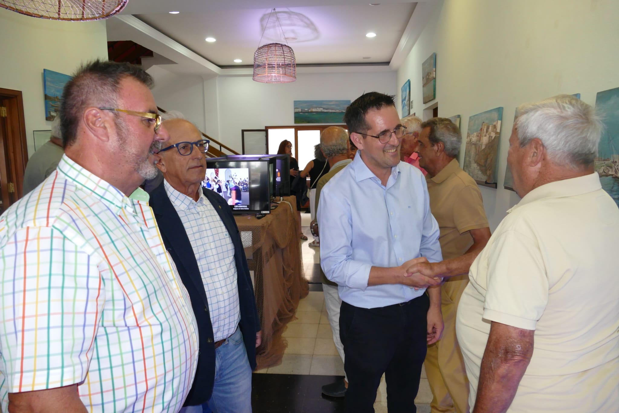Inaugurada la exposición 'Mirando al Mar' en la Sociedad Democracia