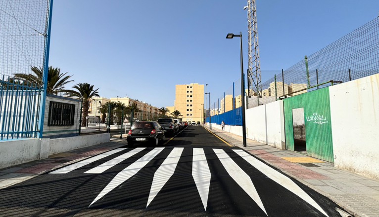 Nuevas medidas de seguridad vial en las instalaciones deportivas del barrio de Las Salinas construidas por el Ayuntamiento de Arrecife este verano