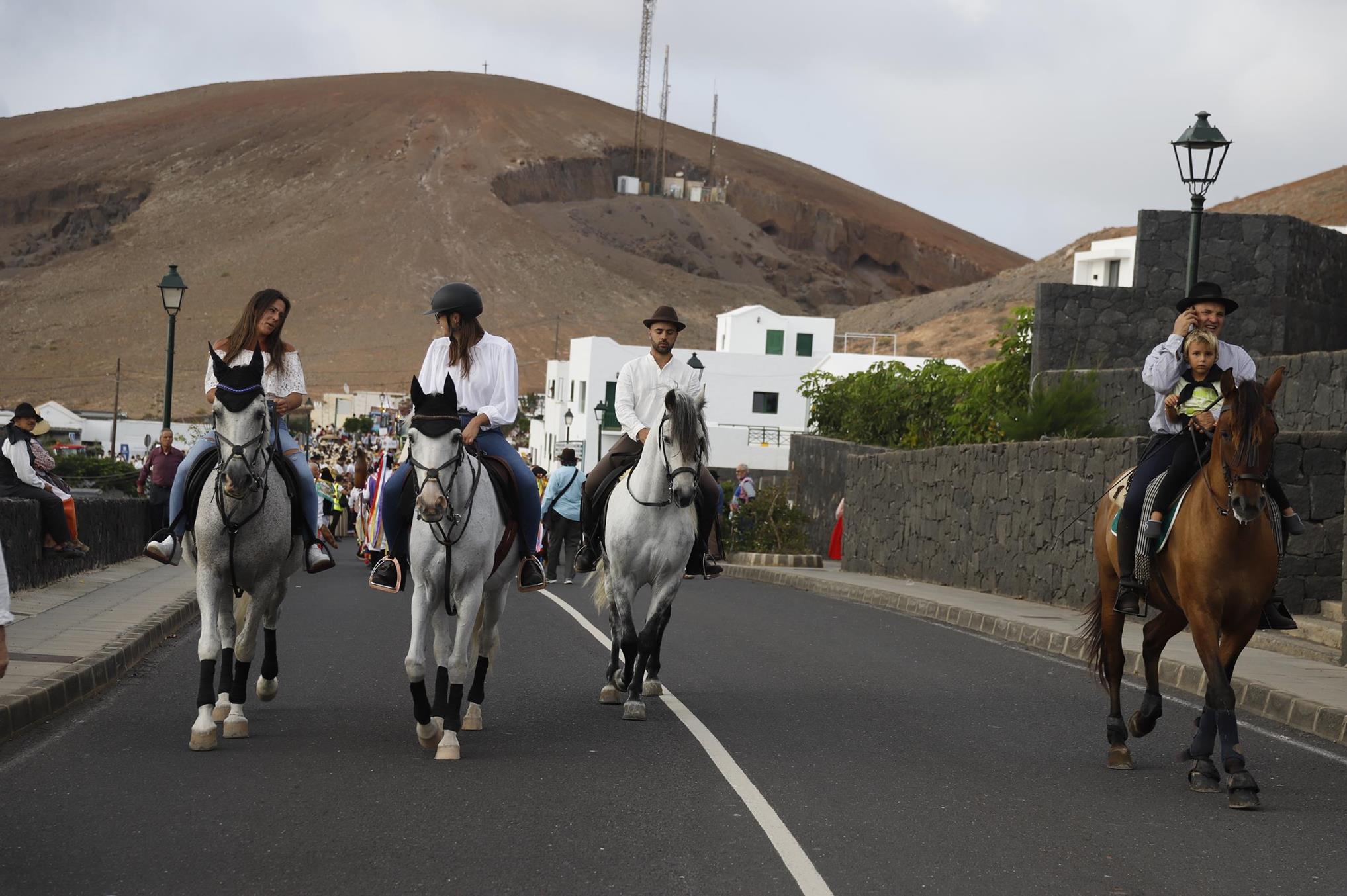 Ofrenda en la Romería de Los Dolores. 